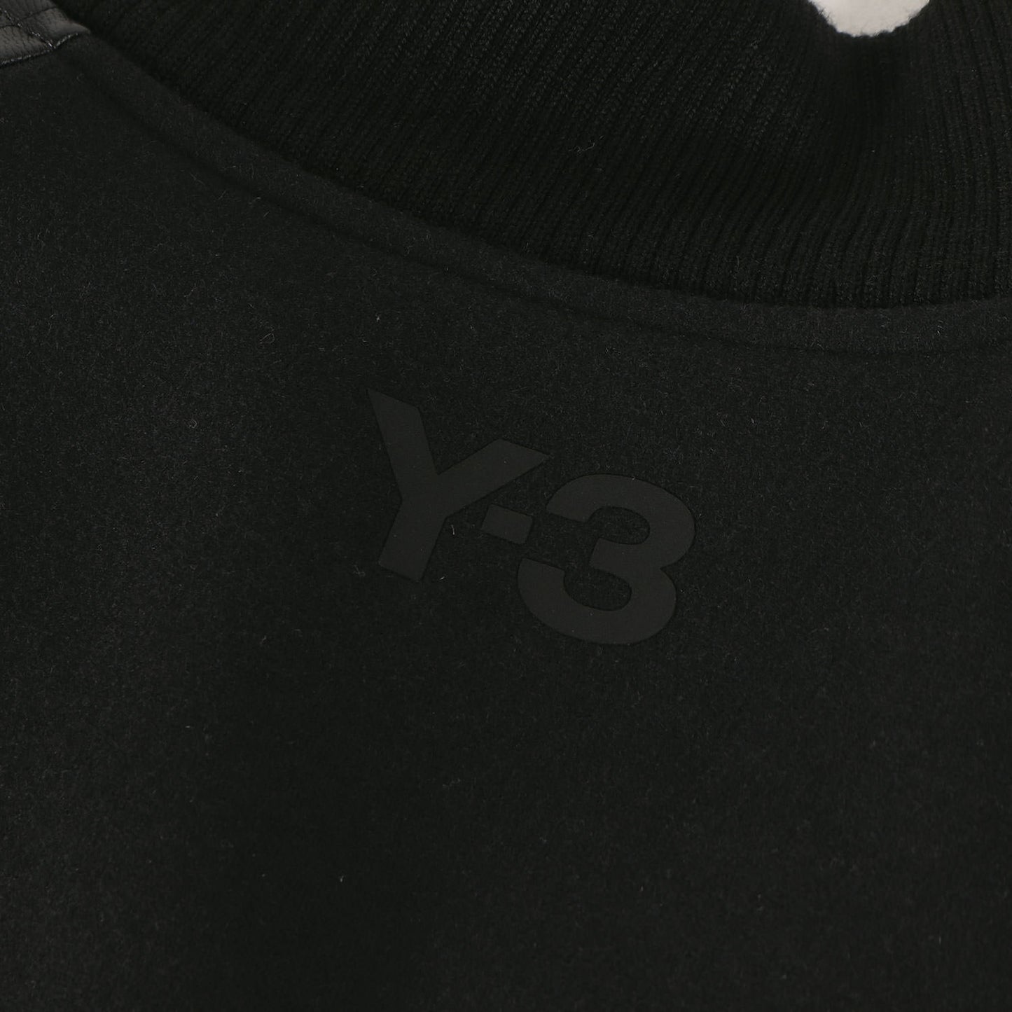 22AW PUレザー スリーブ ライトメルトン ジップ スタジャン (CLASSIC VARISTY JACKET HN4327) / プリマロフト