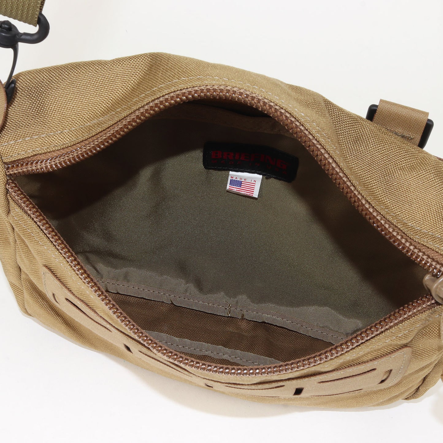 コーデュラナイロン ミニ ショルダー バッグ (PG AT POUCH WIDE L BRM203A09) / 肩掛け 斜め掛け カバン アクセサリーパーツ