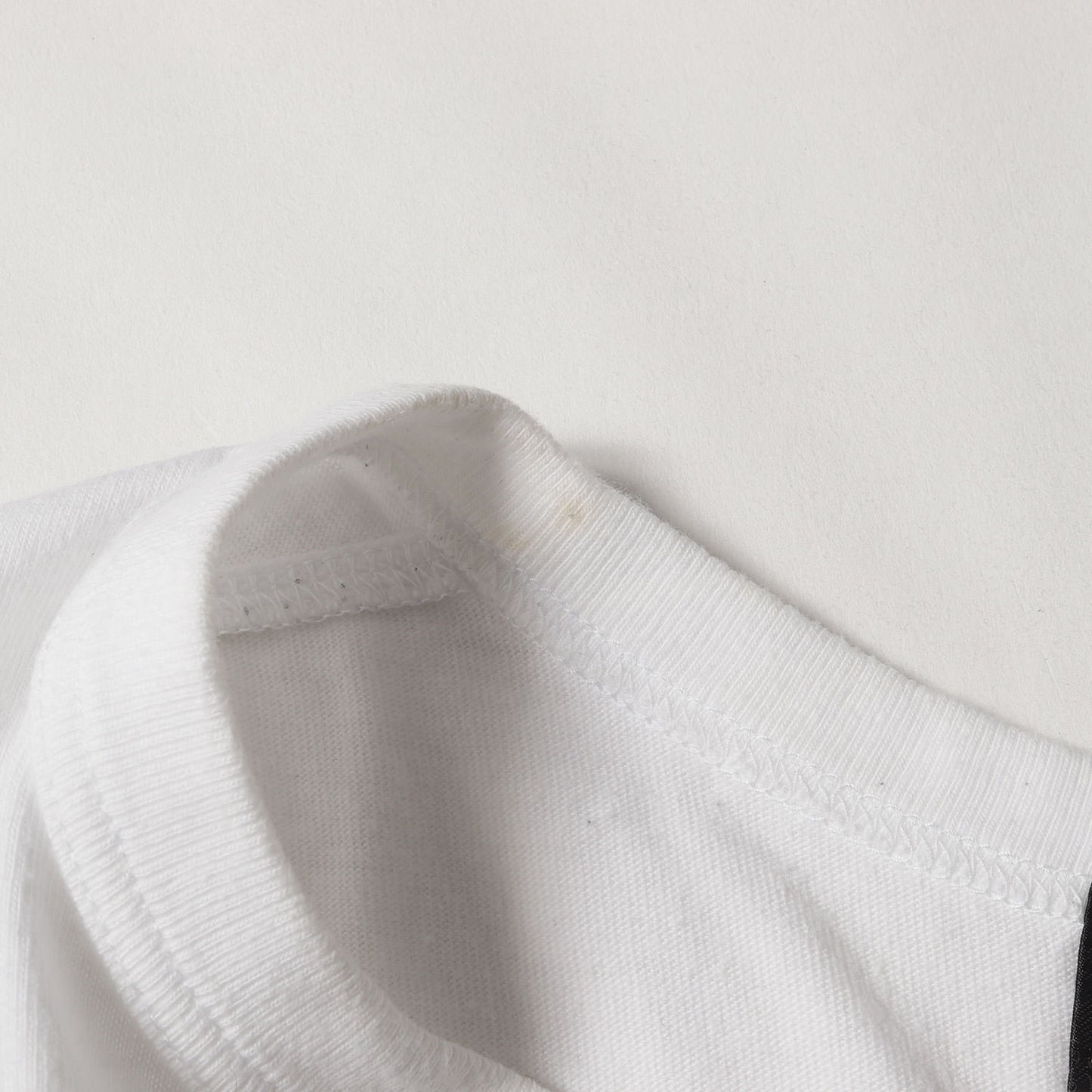 グラフィック ロゴ バインダーネック Tシャツ (1D-T005)