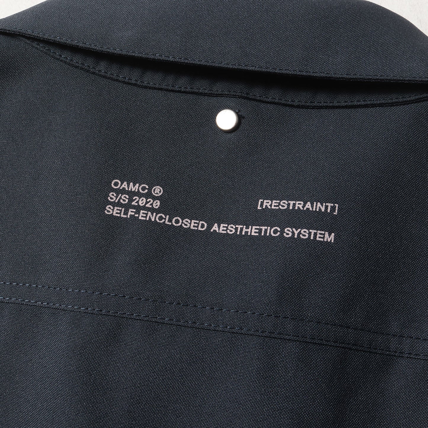 グラフィック パッチ ポリギャバ 長袖 シャツ (SYSTEM SHIRT OAMQ603486)