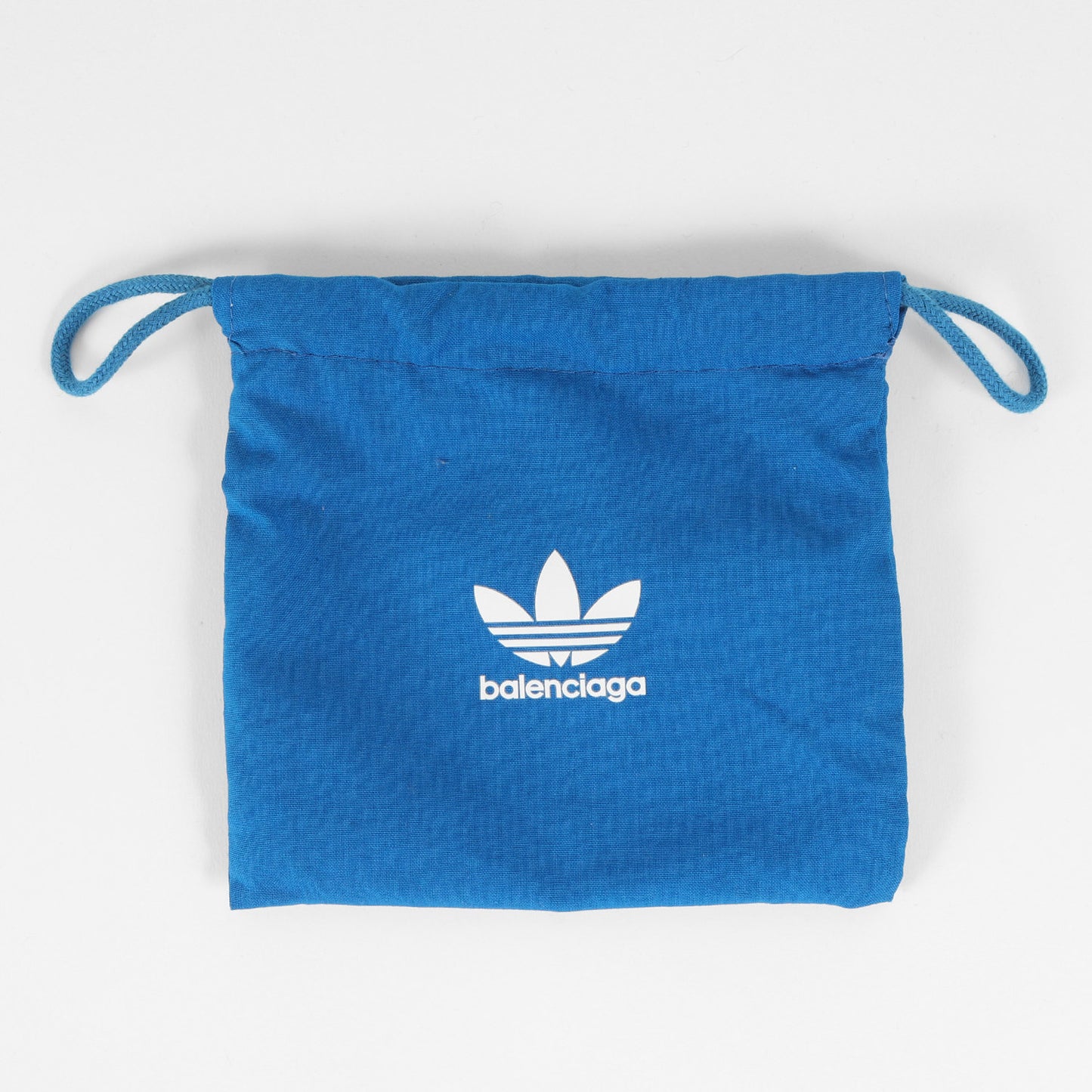 × adidas トレフォイル ロゴ レザー ネックストラップ フラグメント ケース (721894)