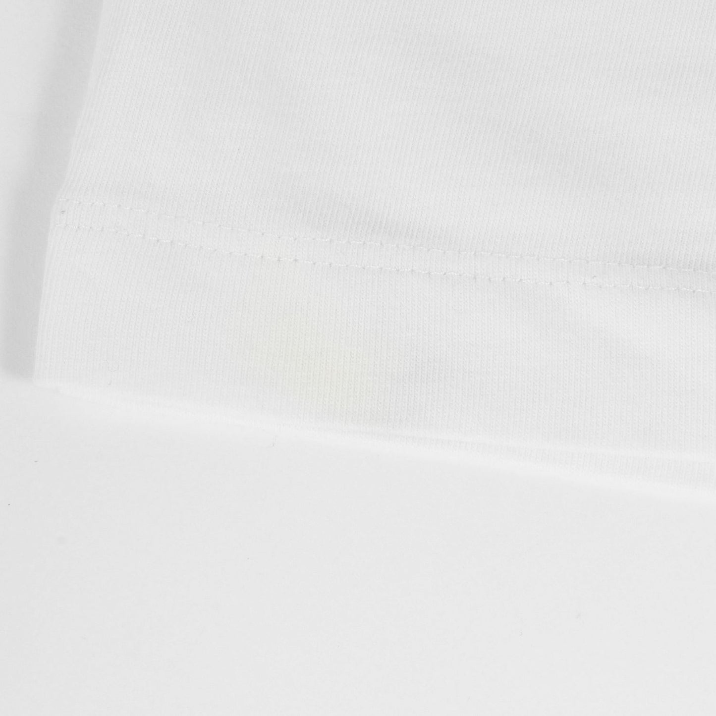 EA7 エンブレムワッペン付き ストレッチ Vネック Tシャツ