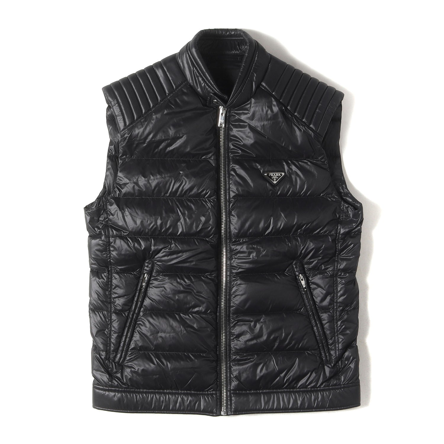 PRADA プラダ トライアングルプレート 三角ロゴ ダウンベスト 黒 44 PRADA プラダ トライアングルプレート 三角ロゴ ダウンベスト 黒 44