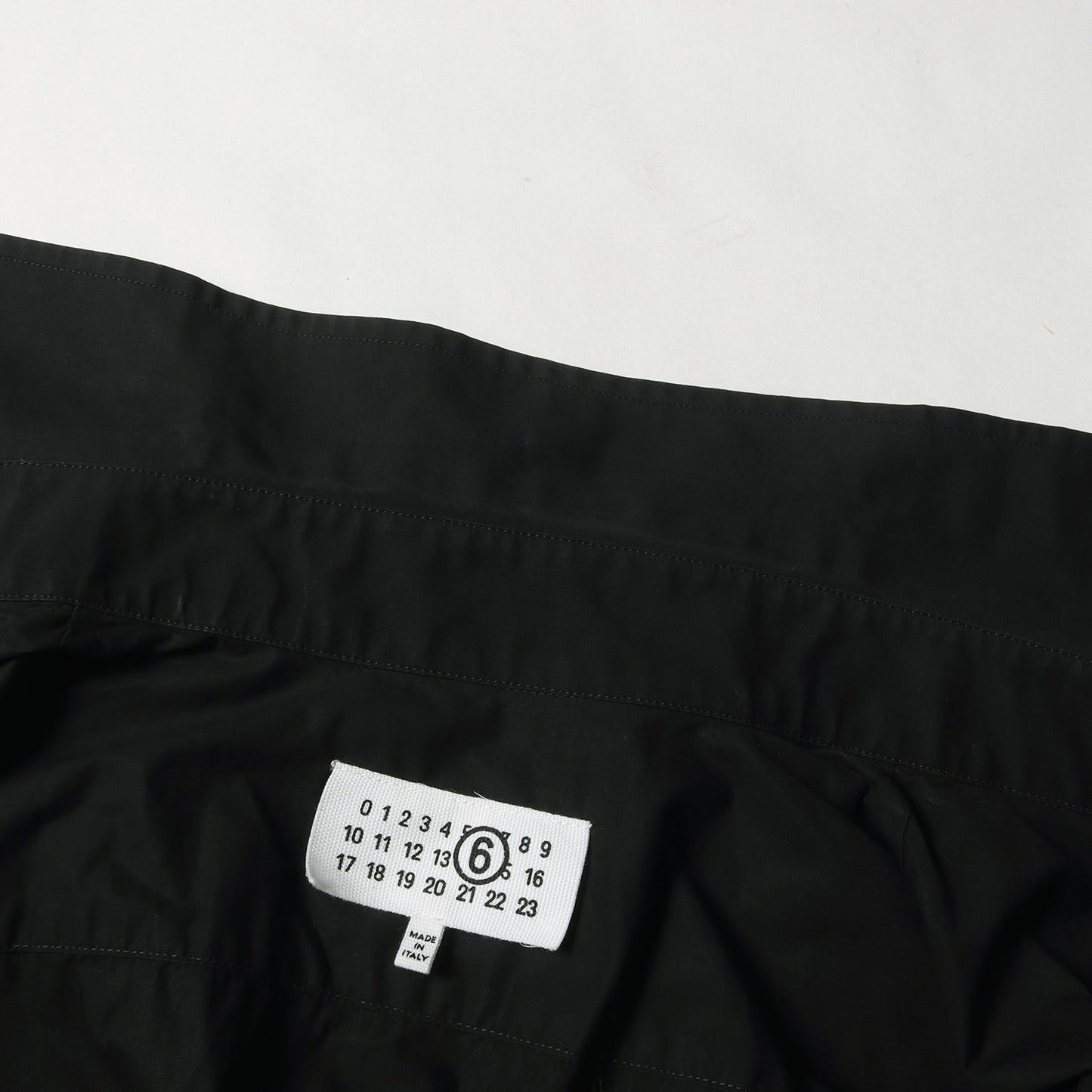 24AW カレンダー ロゴ ポプリン ドレス シャツ (SH2DT0010 S47294) / MM6