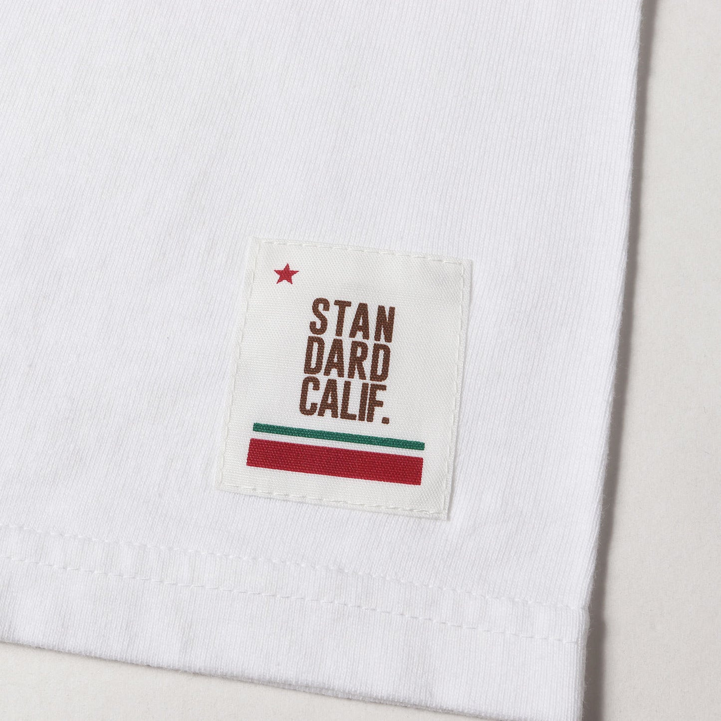 ヘビーウェイト グラフィック ロゴ Tシャツ (SD HEAVYWEIGHT SCRIPT LOGO T)