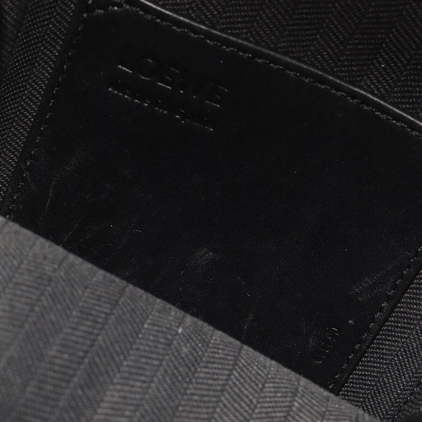 バーティカル クロスボディ ポケット サテンカーフレザー バッグ