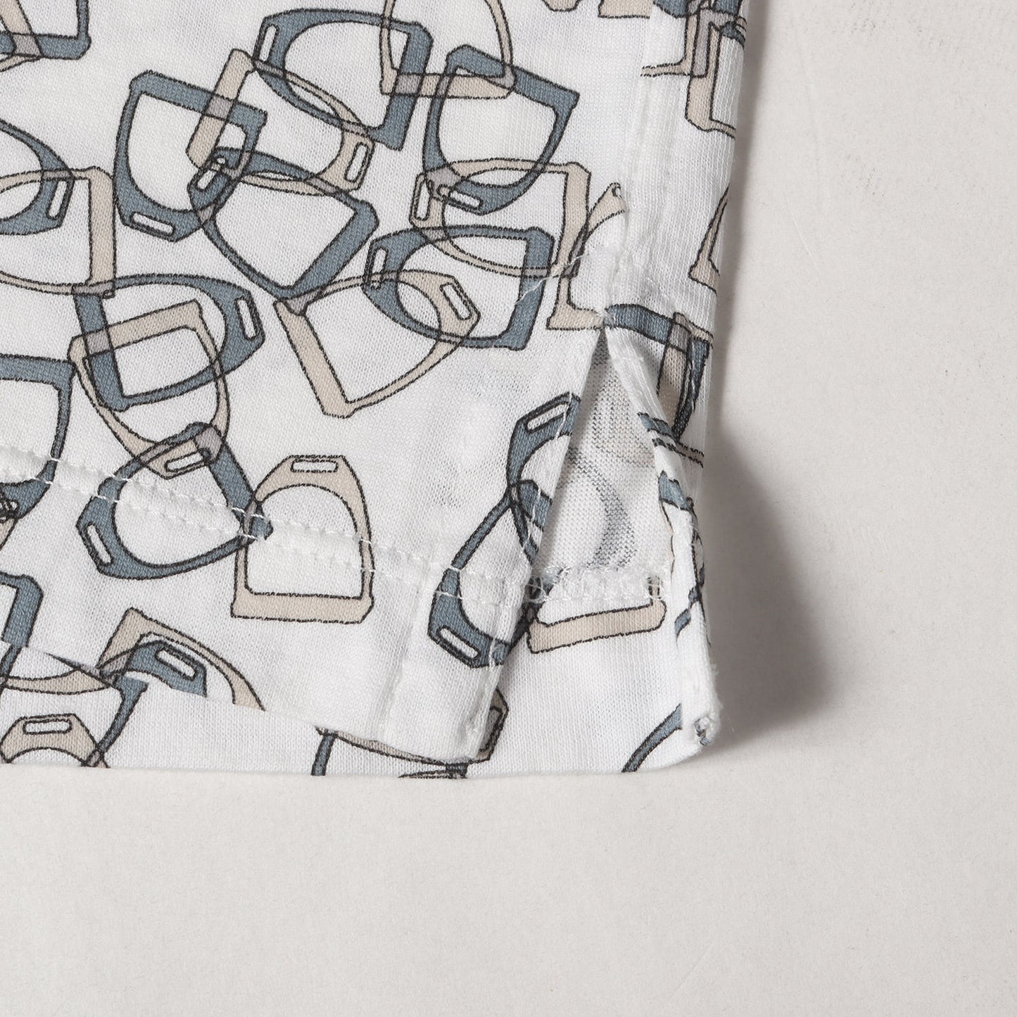 総柄プリント クルーネック Tシャツ