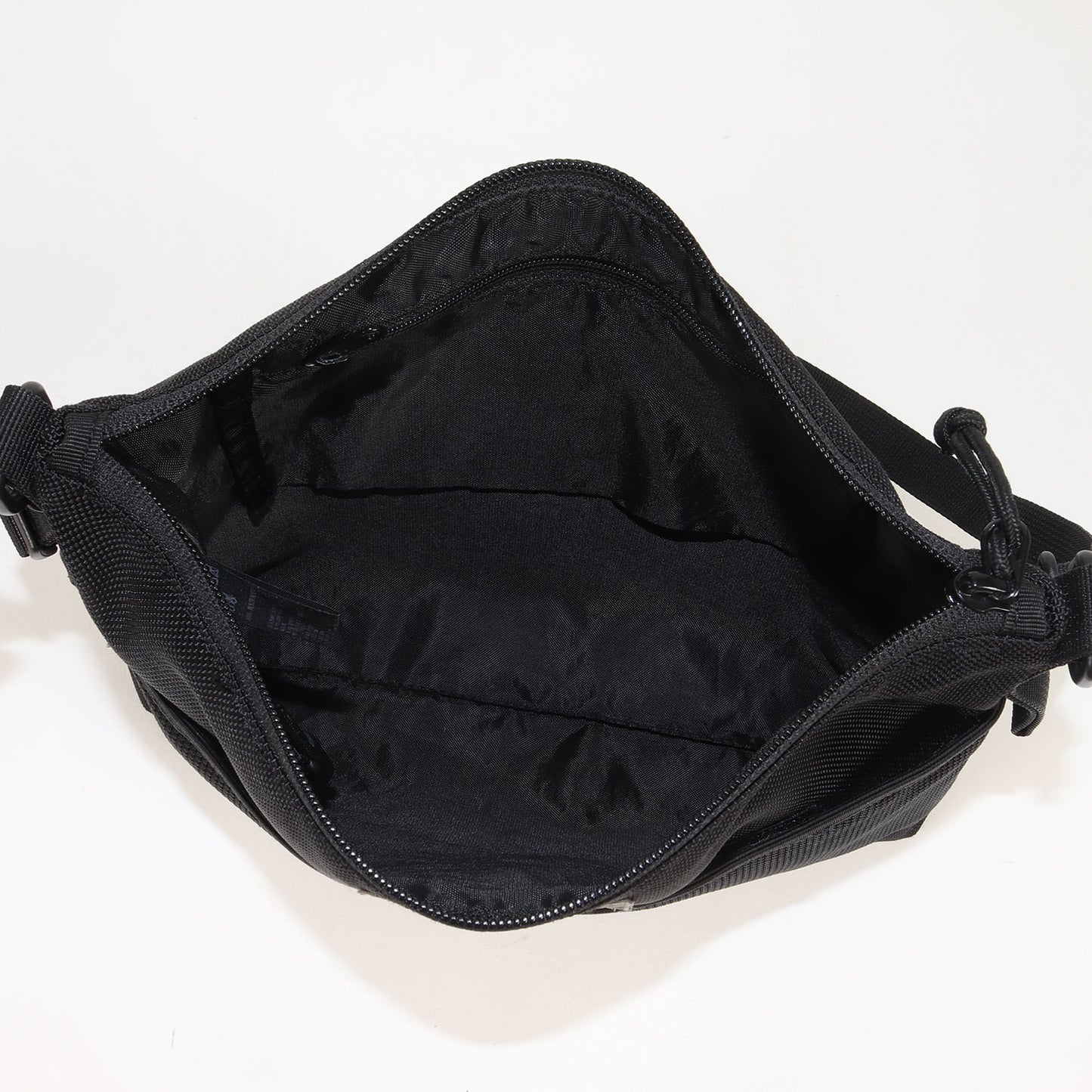 × NEWERA シグネチャー ロゴ ラベル 刺繍 サコッシュ (YOHJI YAMAMOTO×NEWERA Sacoche HH-I40-960) / POUR HOMME