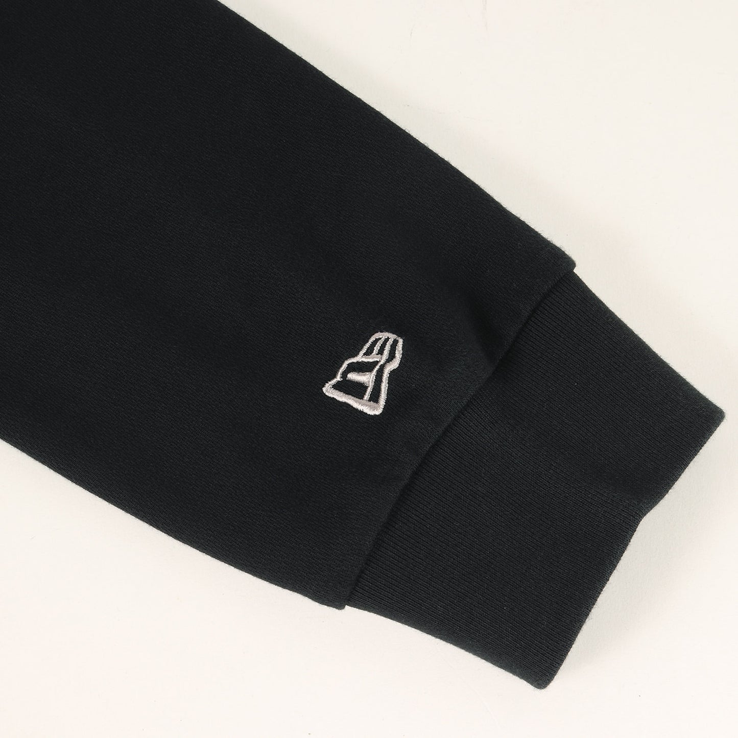 × NEW ERA バックネック ロゴ ハイネック 長袖 Tシャツ (NEW ERA HIGHNECK LS P TEE YY HR-T99-079) / POUR HOMME