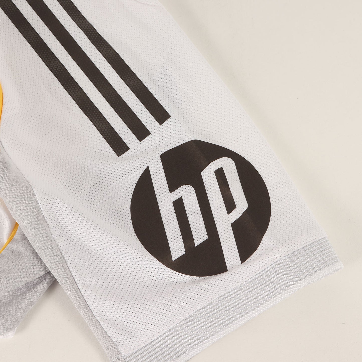 25AW 現行モデル レアル・マドリード 25/26 ホーム オーセンティック ユニフォーム (JV5918) / SLIM FIT