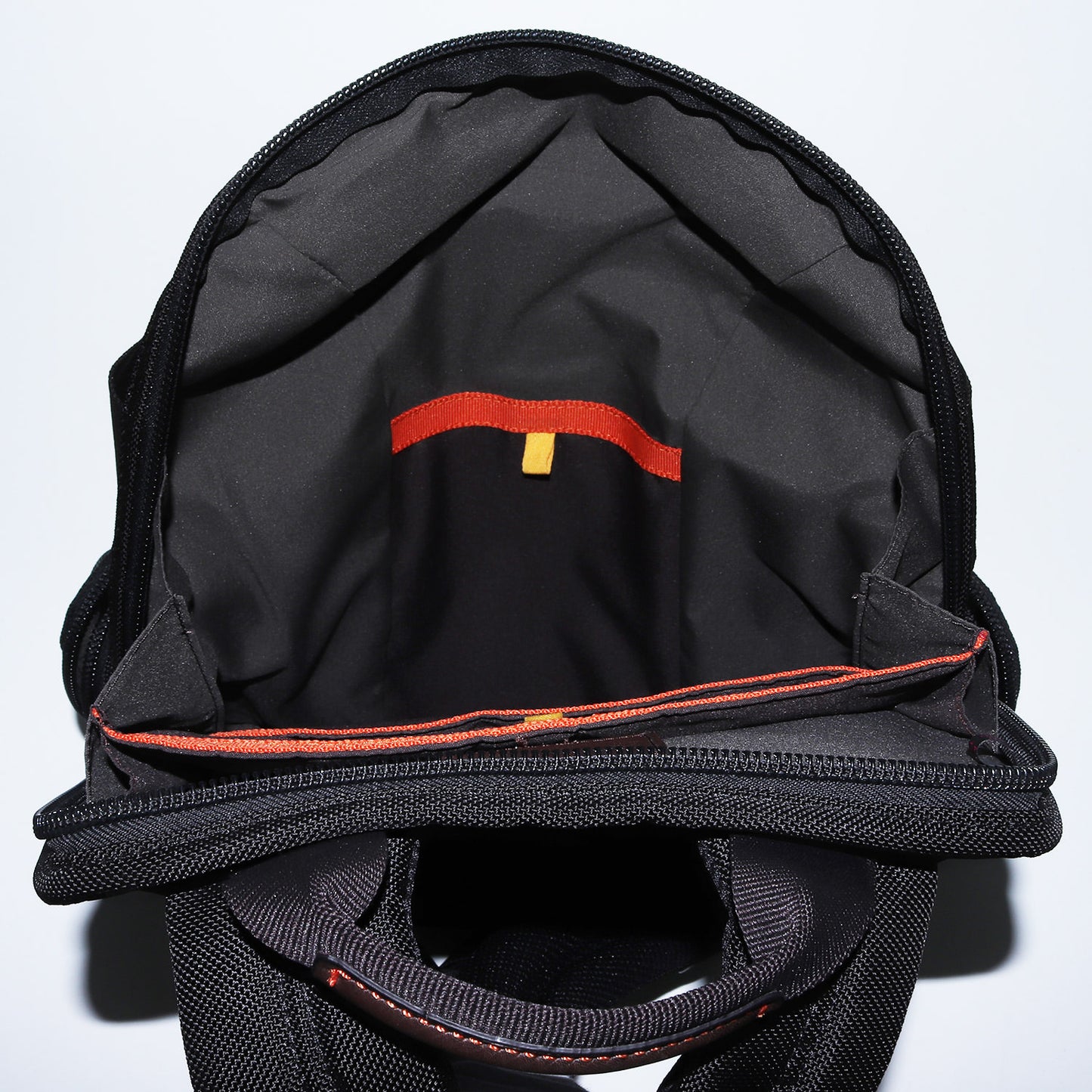 トリプルポケット バリスティック ナイロン リュック (Wallingford Triple Pocket Backpack 69383HKO)