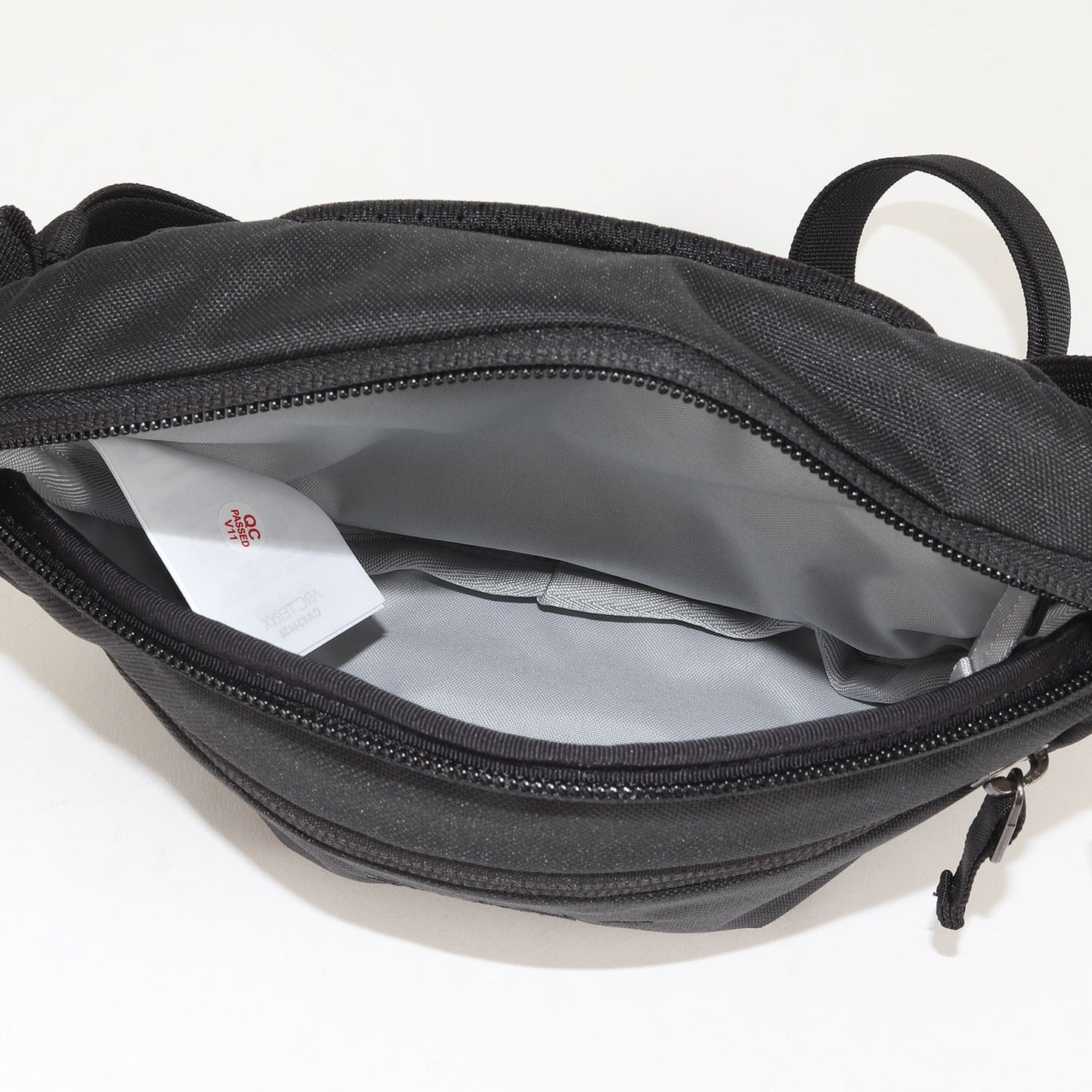 アイコン 刺繍 ポリ クロスボディ バッグ (Mantis 1 Waist Pack X000009234)