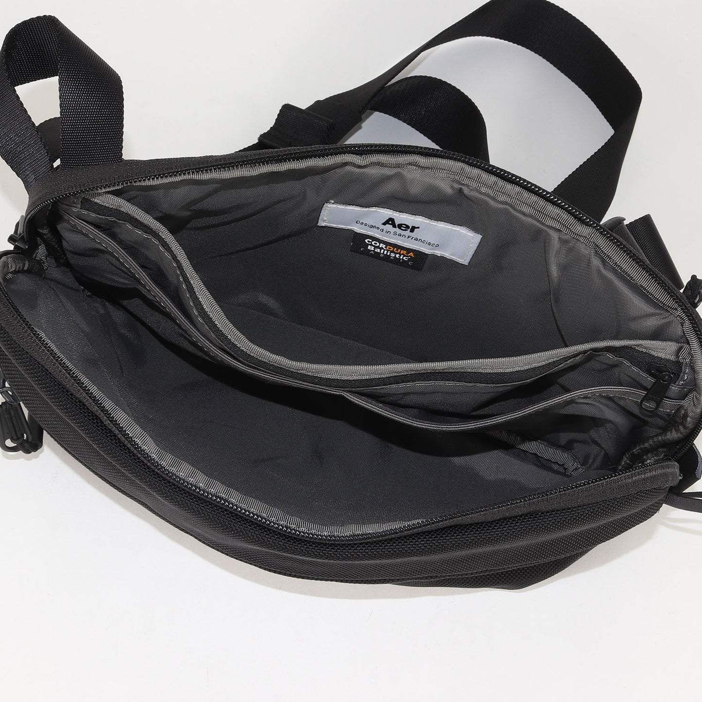 コーデュラ バリスティック ナイロン クロスボディ バッグ (Day Sling2) / Travel Collection