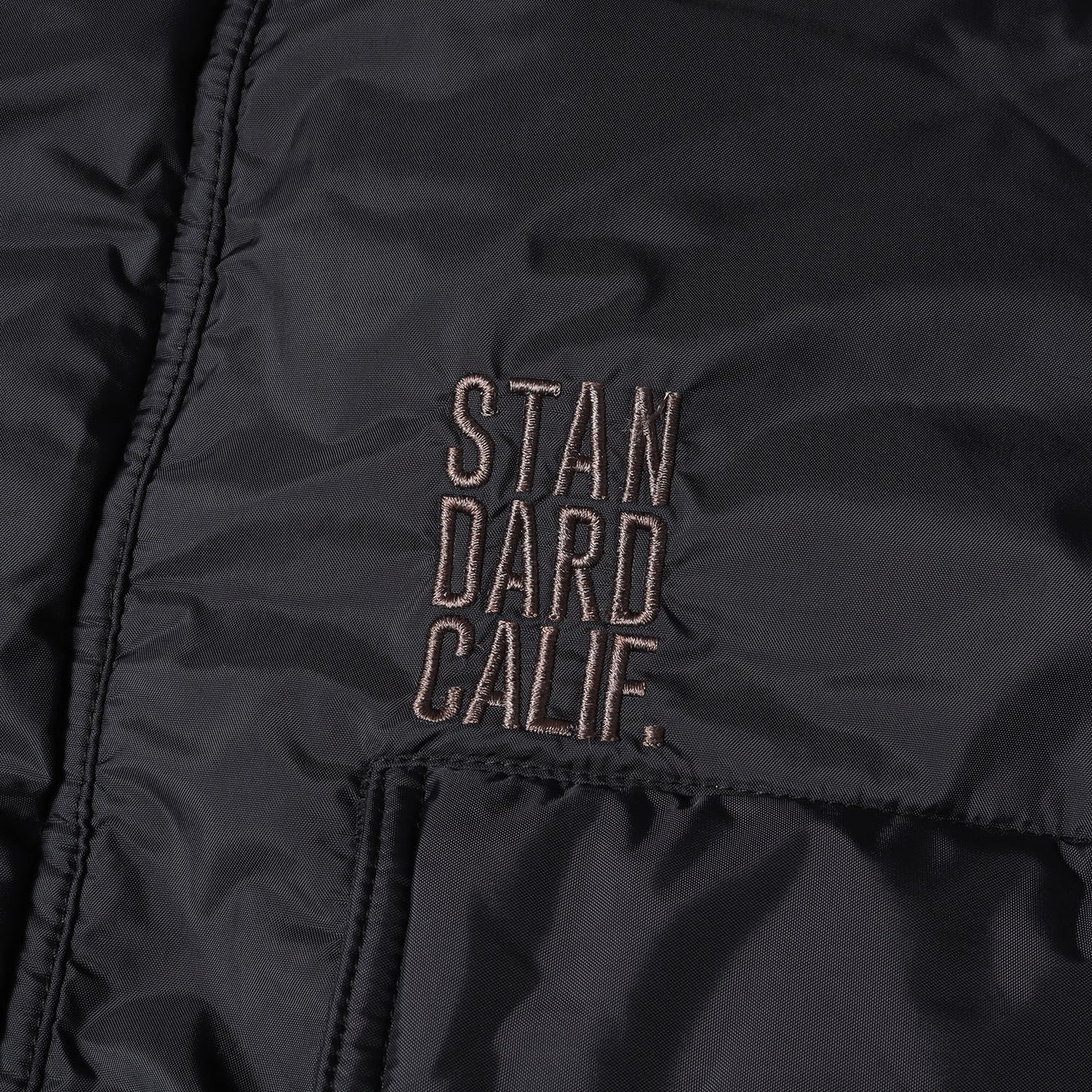 リバーシブル フーデッド パテッド ジャケット (SD Reversible Puff Jacket)