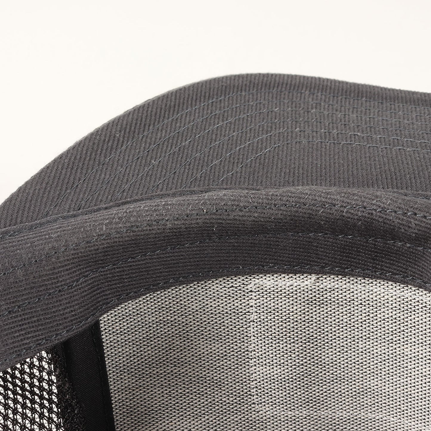 24AW ボックスロゴ パッチ 刺繍 メッシュ トラッカー キャップ (SD Box Logo Patch Mesh Cap)