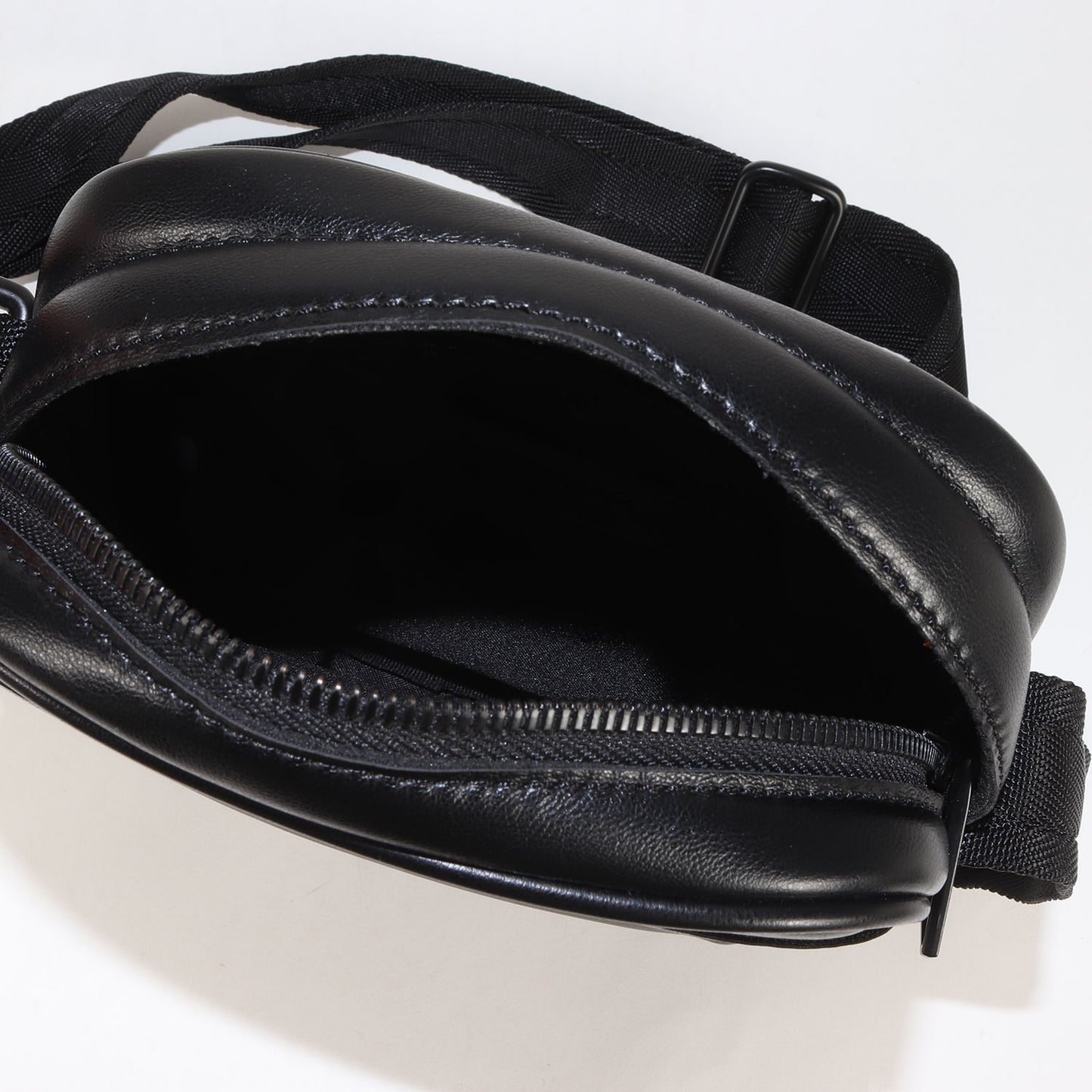 23AW オーバルD レザー ショルダーバッグ (HOLI-D CROSSBODY)