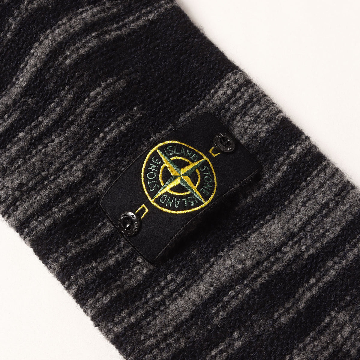 23AW モックネック ニット セーター (LOGO BADGE SWEATER)