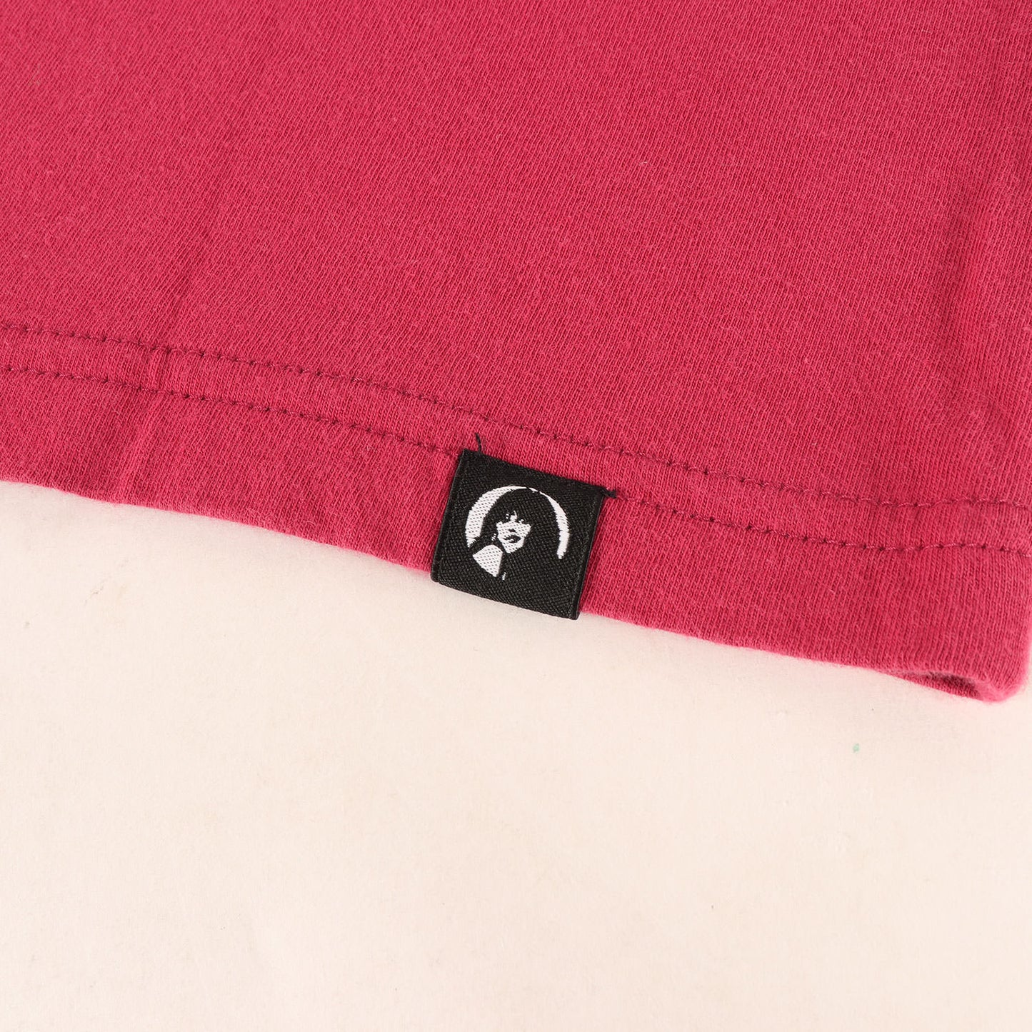 REVOLUTION ヒスガール ロゴ Tシャツ