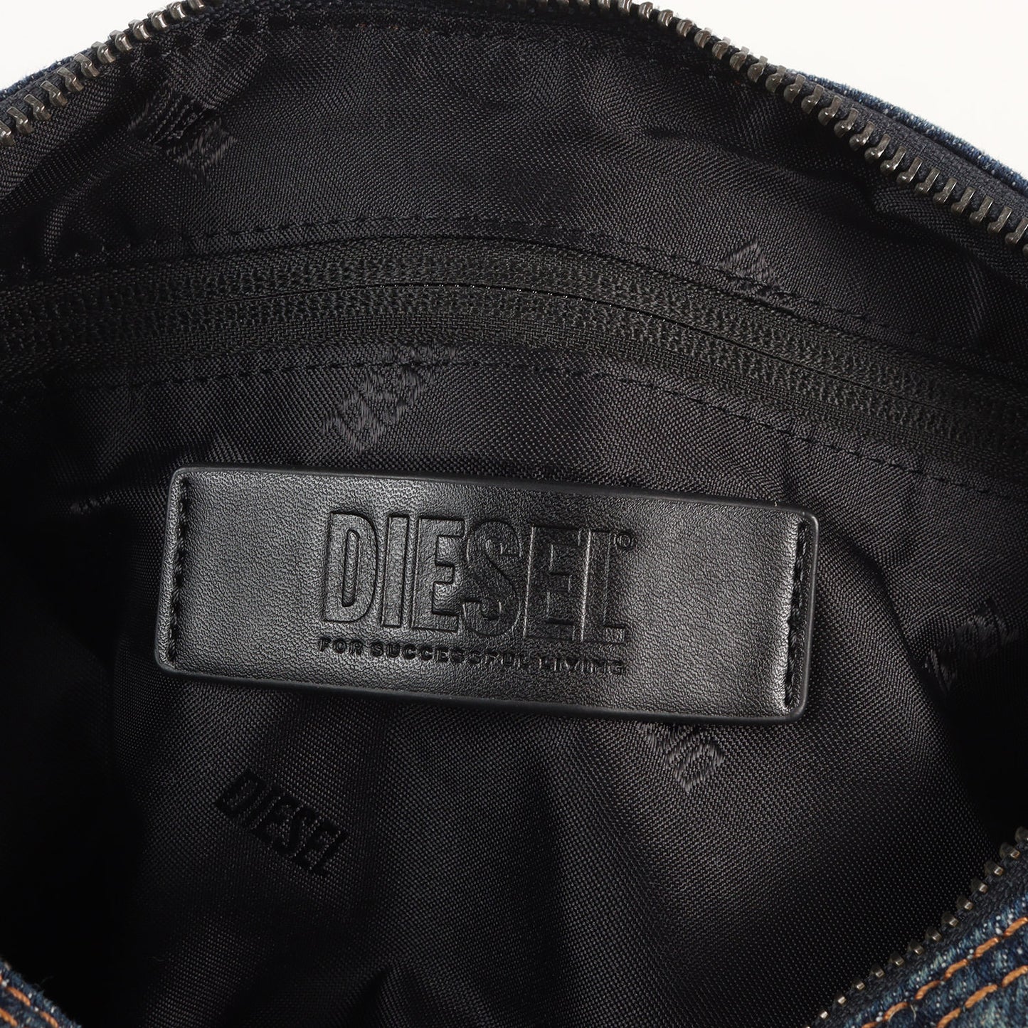 25AW デニム ショルダーバッグ (Re-Edition Travel 3000 Shoulder Bag)