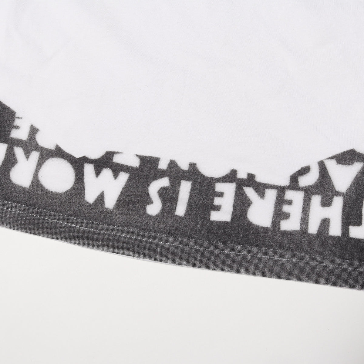 ディープVネック エイズTシャツ (AIDS Charity T-Shirt)