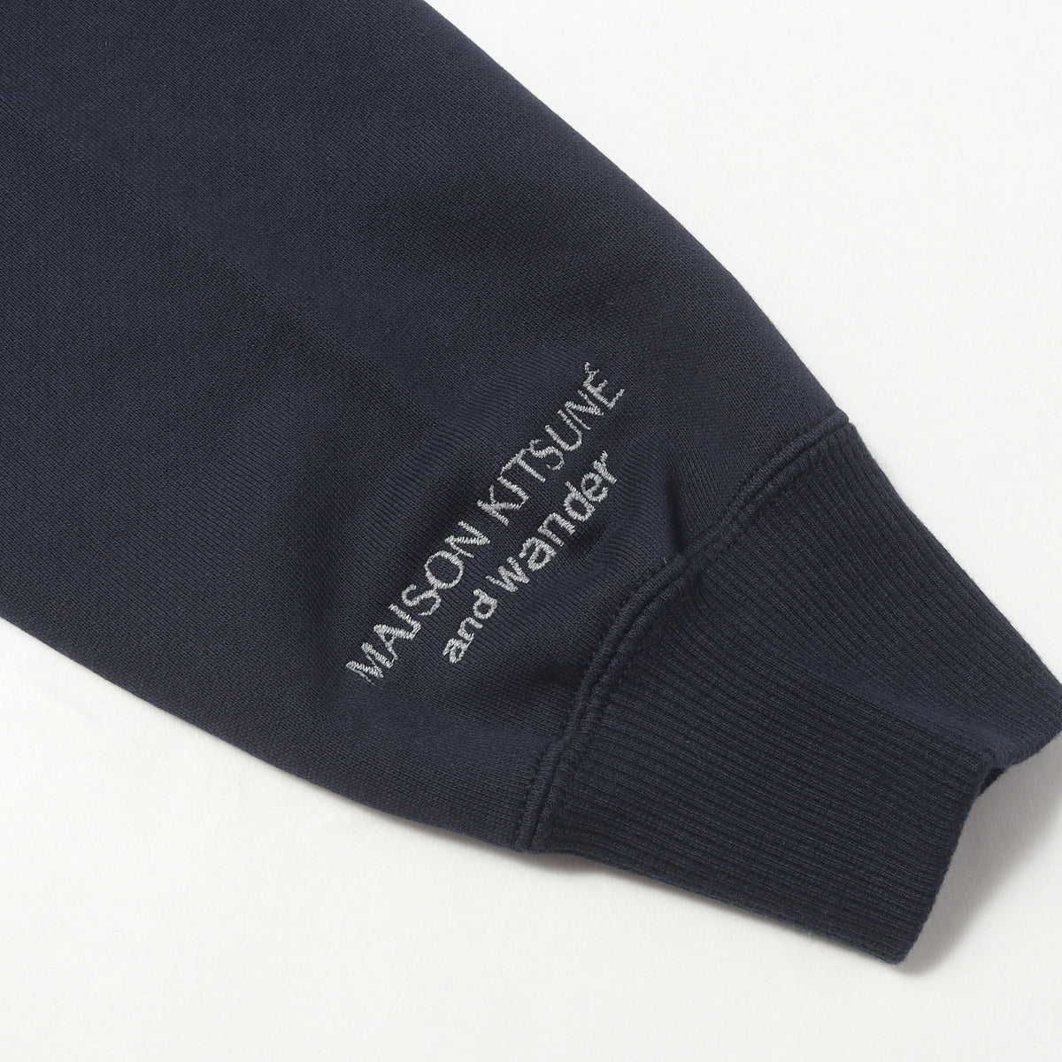 23SS × and wander グラフィック ラグラン スウェット トレーナー (DRY COTTON SWEATSHIRT)
