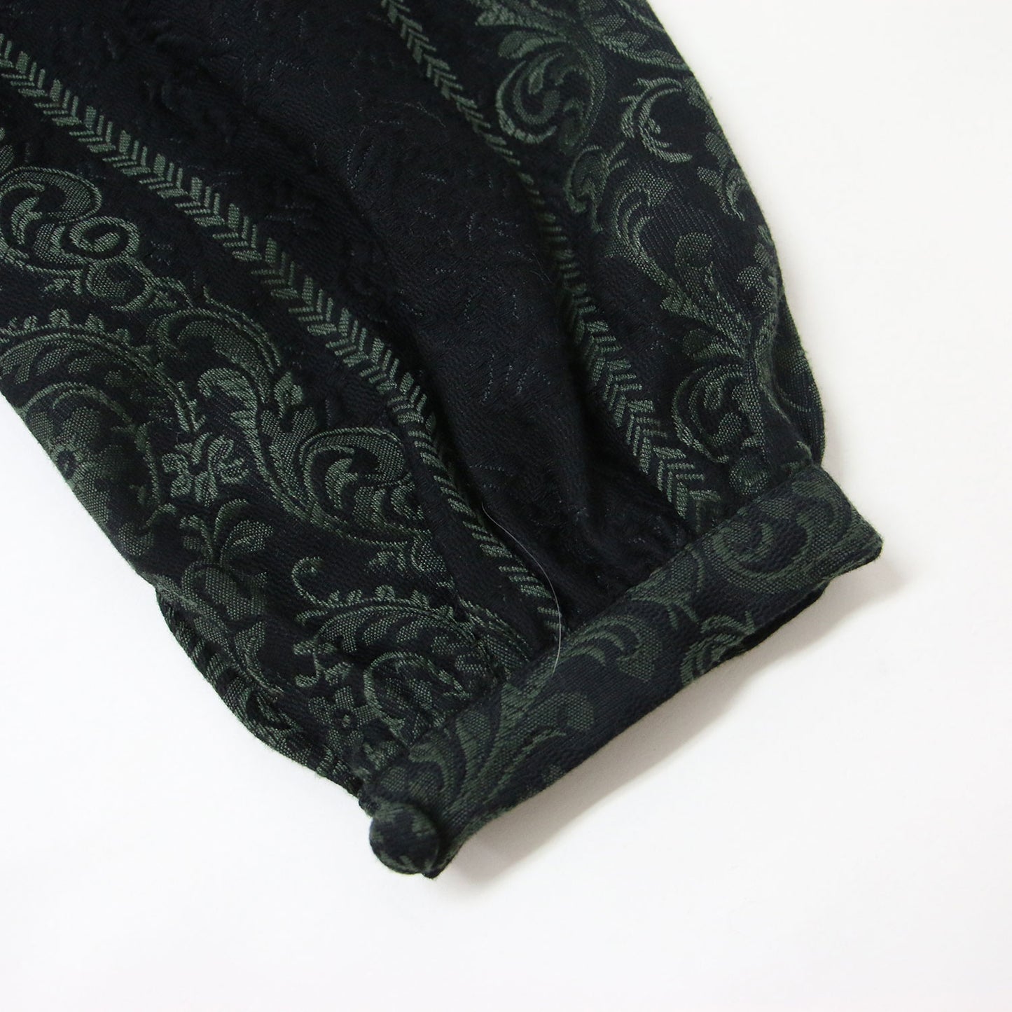 ペイズリー柄 ジャガード ショート丈 トップス / 長袖 Vネック クロップド丈 241104