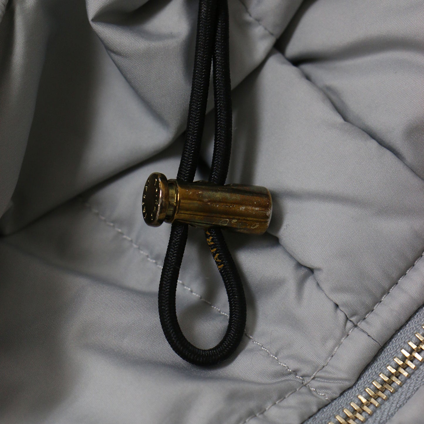 フード付き ダウン ベスト / ショート丈 スタンドカラー