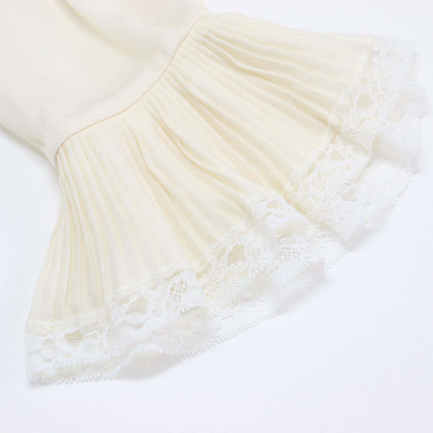 シルク レース付き ボウタイ ブラウス / シャツ スタンドカラー 長袖 ベルスリーブ プリーツ