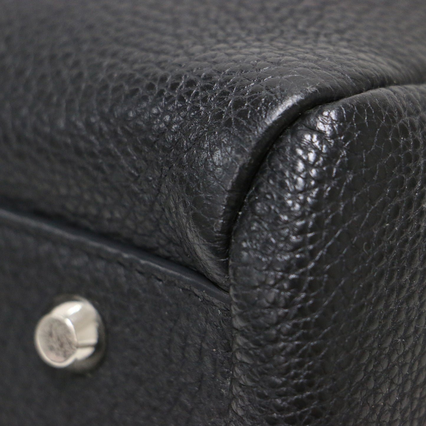 カウレザー 2WAY ボストン バッグ / ショルダーバッグ ハンドバッグ メタルロゴ 肩掛け 斜め掛け