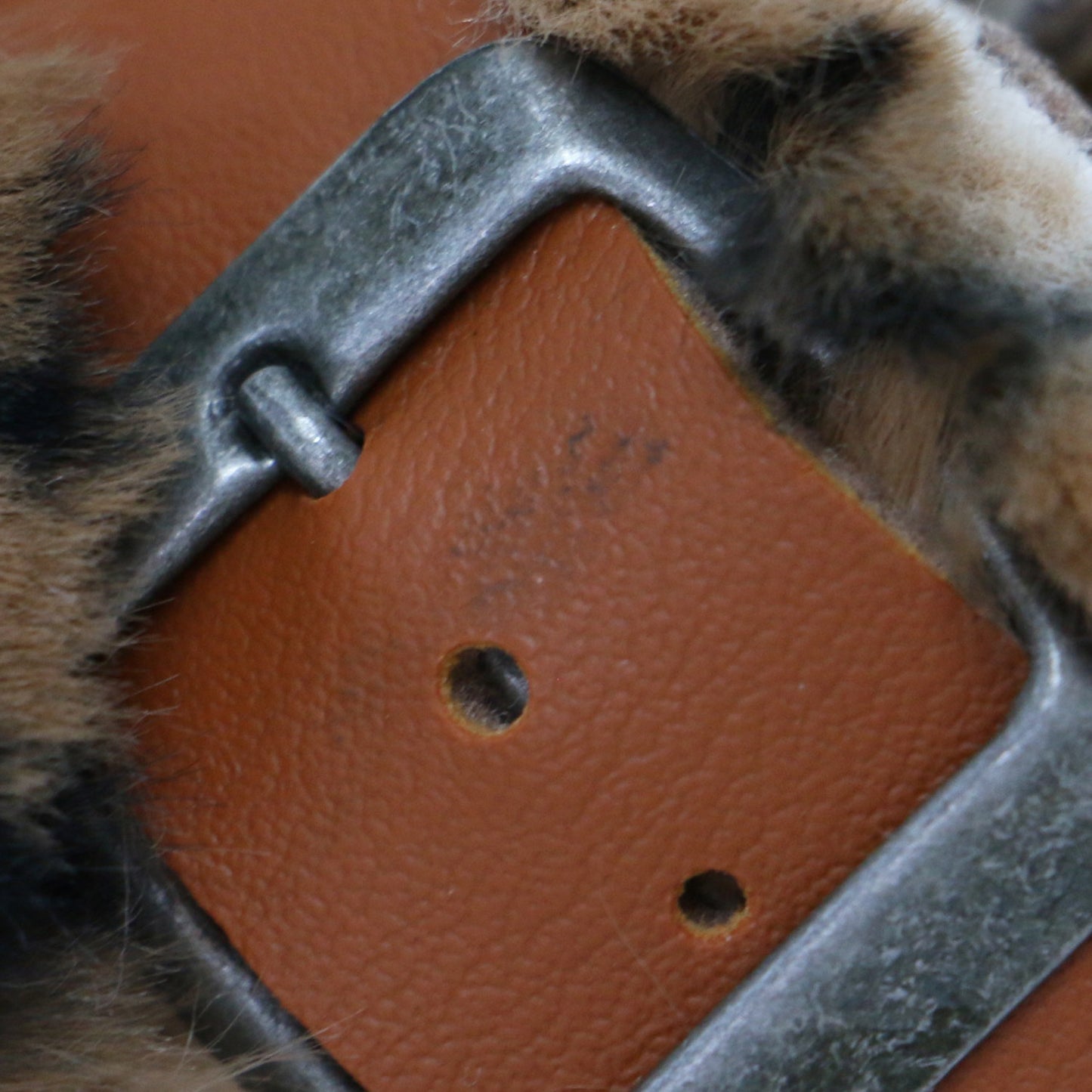 24秋冬 フェイクファー アニマル柄 クロッグサンダル / clogs-animal print faux fur フラット ベルト レザー