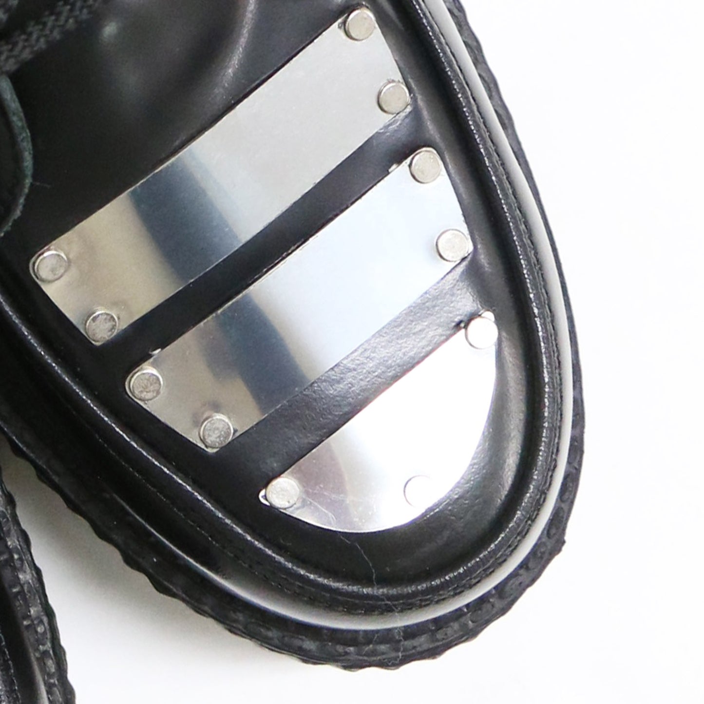 × UNDERGROUND(R) 別注 メタルパーツ付き レザー ショートブーツ / BLACK LEATHER BOOTS WITH METAL PLATES レースアップ 厚底
