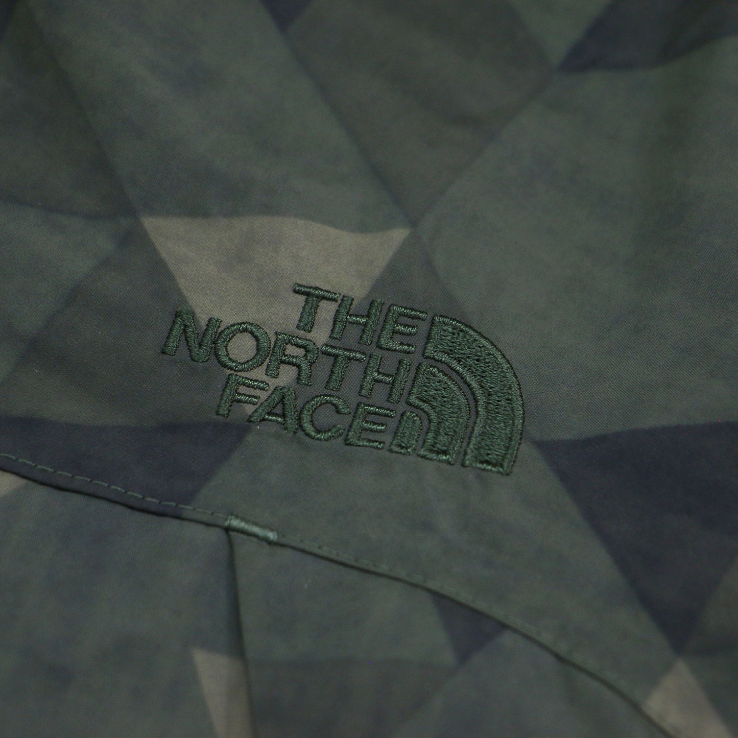 ノベルティ ドットショット ジャケット / Novelty Dot Shot Jacket NPW61535 ブルゾン フード 長袖 幾何学柄 ナイロン