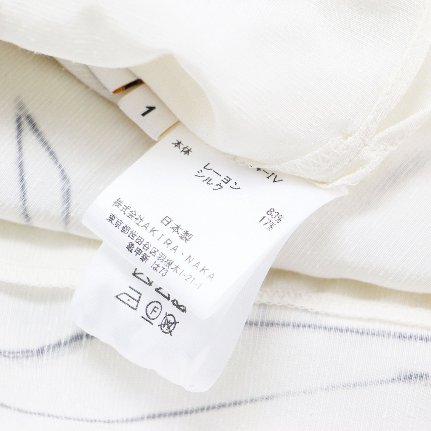 25春夏 グラフィック プリント Vネック ブラウス / Ulrike pullover プルオーバー キャップスリーブ シルク
