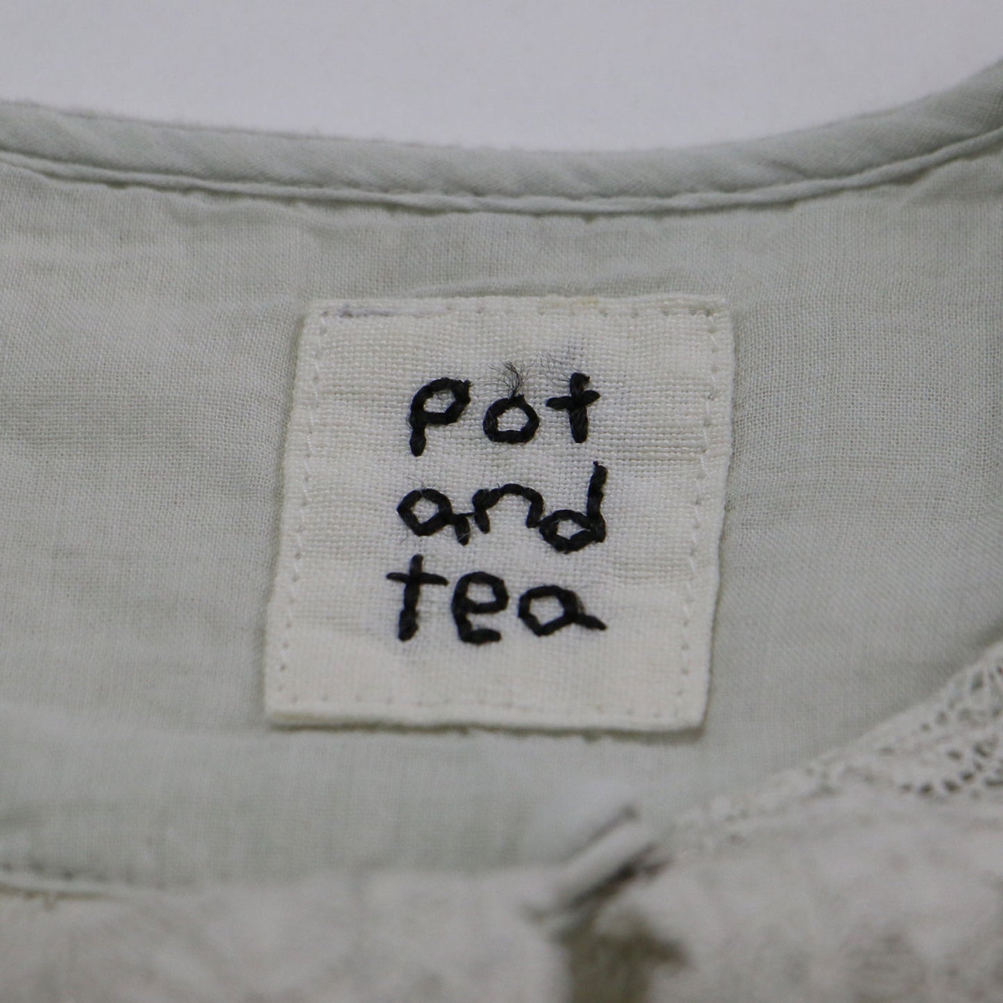 23春夏 インドアンティークレースワンピース / ドレス ラウンドネック ドロップショルダー 長袖 ピンタック くるみボタン コットン