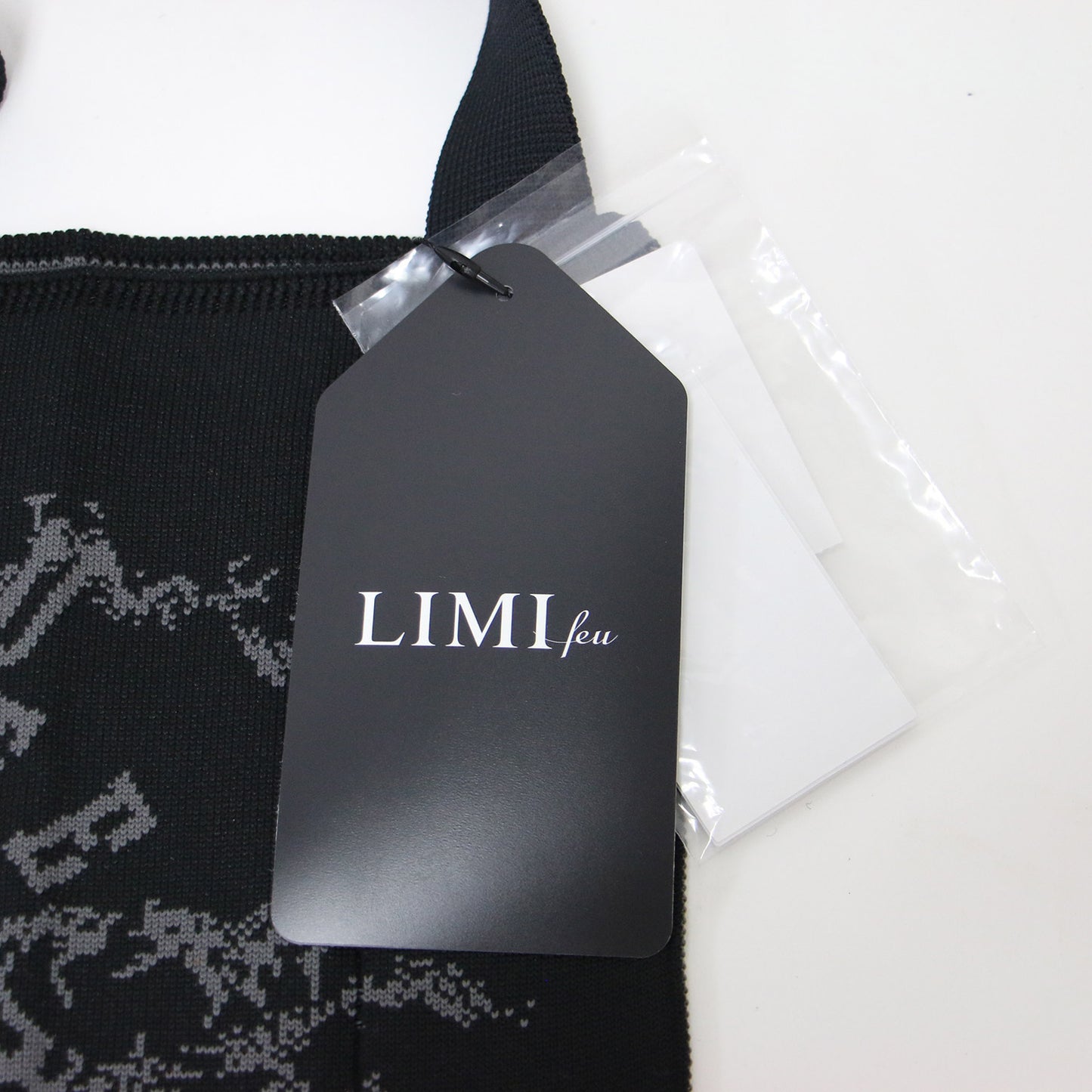 25春夏 ロゴ コラージュ ニットバッグ / LOGO COLLAGE FOLDABLE KNIT BAG ショルダーバッグ ワンハンドル 折り畳み ハイゲージ カレッジ デスメタルバンド