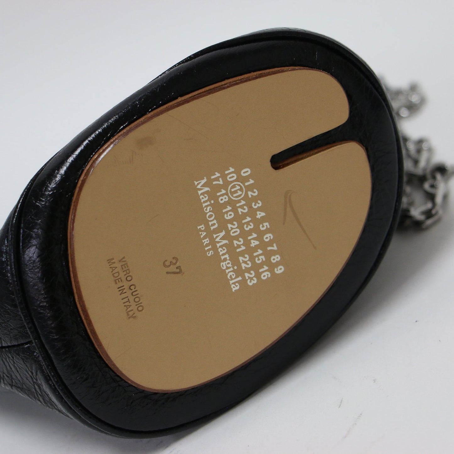 チェーン タビ バケットバッグ / ショルダーバッグ 巾着 肩掛け クロスボディ 刺繍 レザー