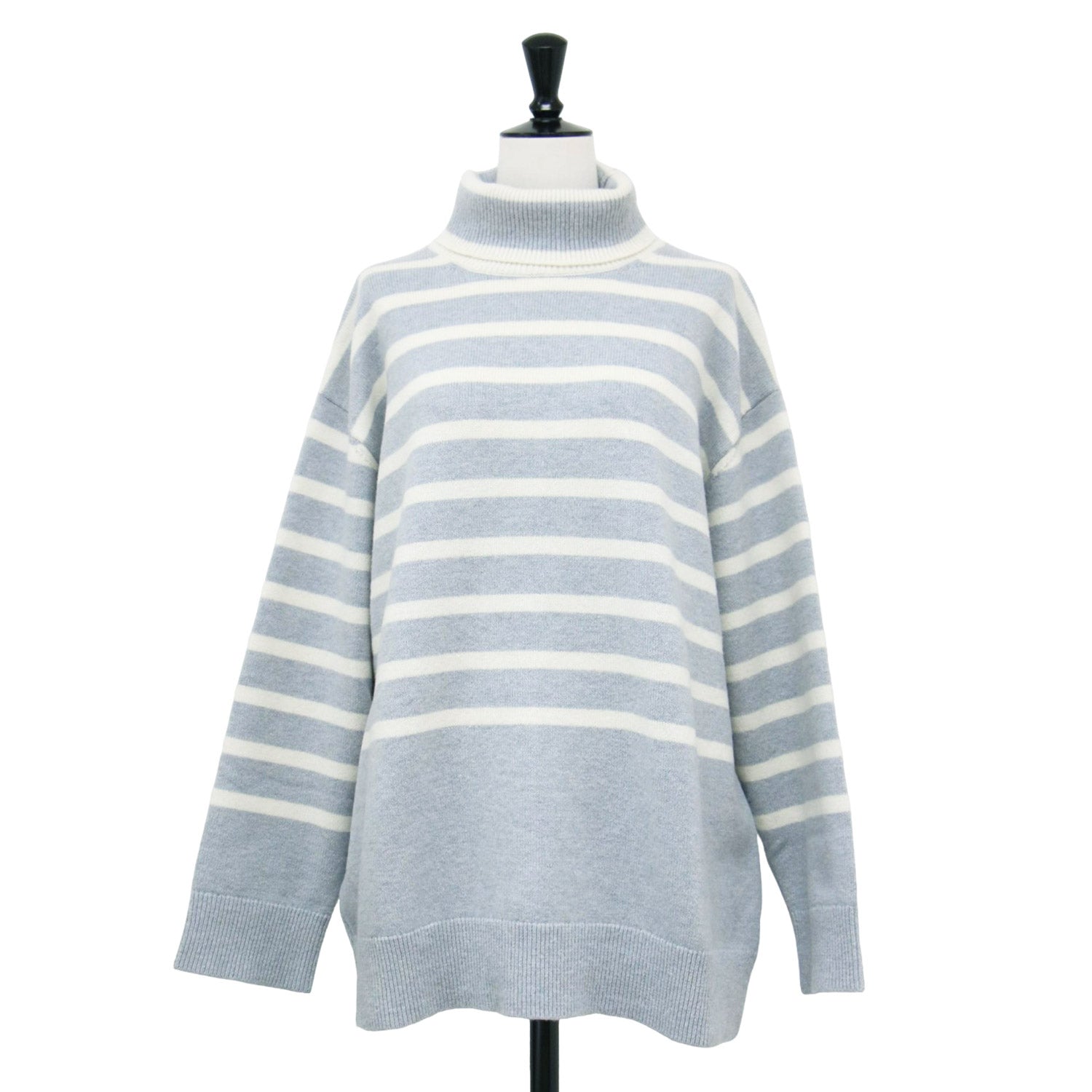 GALERIE VIE ギャルリー ヴィー ニット グレー ホワイト サイズ:FREE | 23春夏 ファインウールライト タートルネック ニット | プルオーバー 長袖 オーバーサイズ ドロップショルダー ミドルゲージ | トップス セーター 日本製【レディース】【中古】【K4619】 23春夏 ファインウールライト タートルネック ニット / プルオーバー