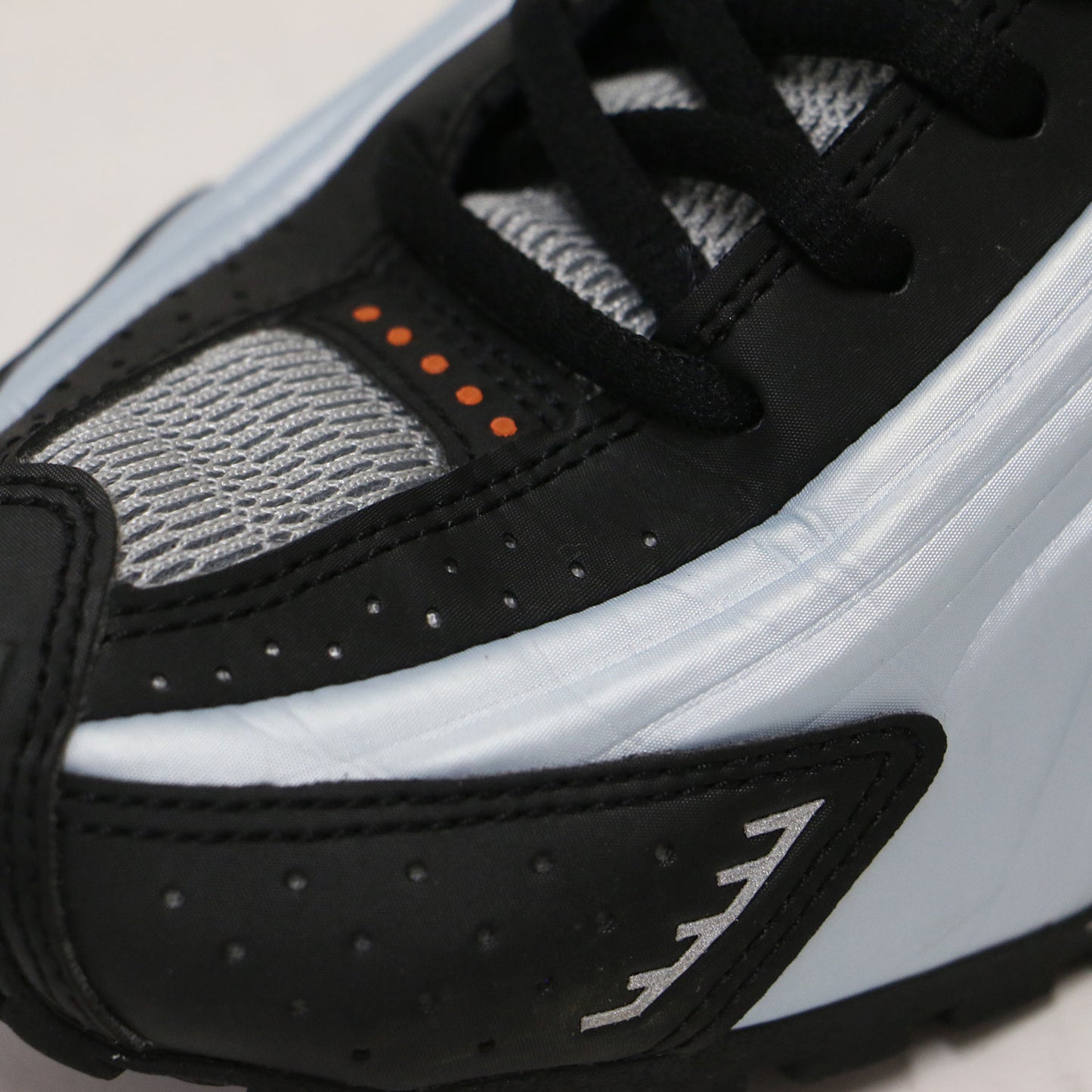 25春夏 SHOX R4 AR3565-401 / ショックス R4 ローカット レースアップ スニーカー