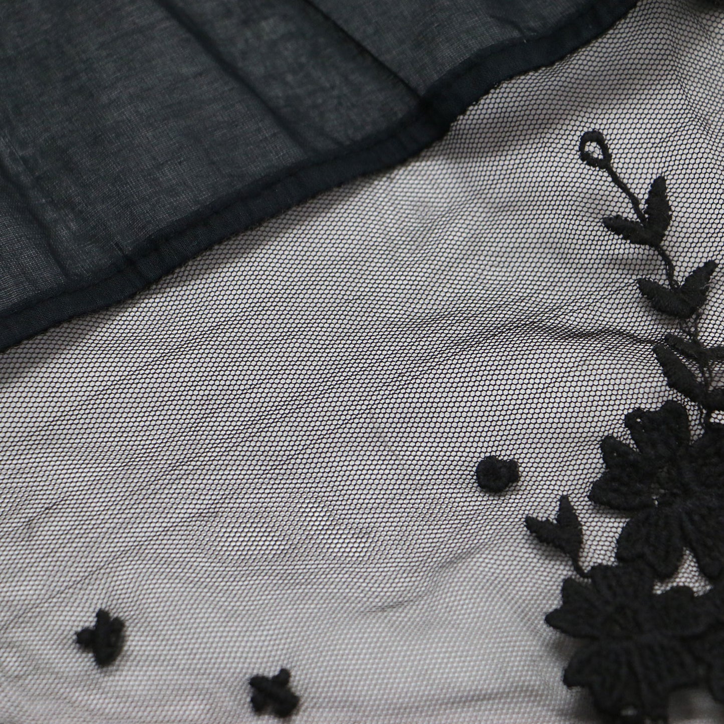 24秋冬 レース 刺繍 オーガン ビジュー ベスト / ジレ ノースリーブ スタンドカラー ボタンレス ビーズ シアー コットン