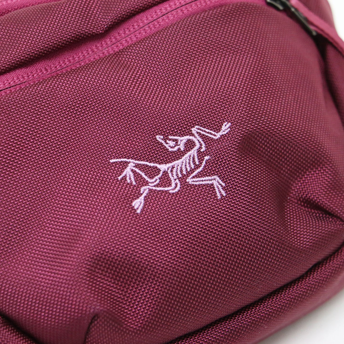 MAKA 2 WAISTPACK ボディバッグ / マカ ショルダーバッグ サコッシュ ロゴ刺繍 ナイロン