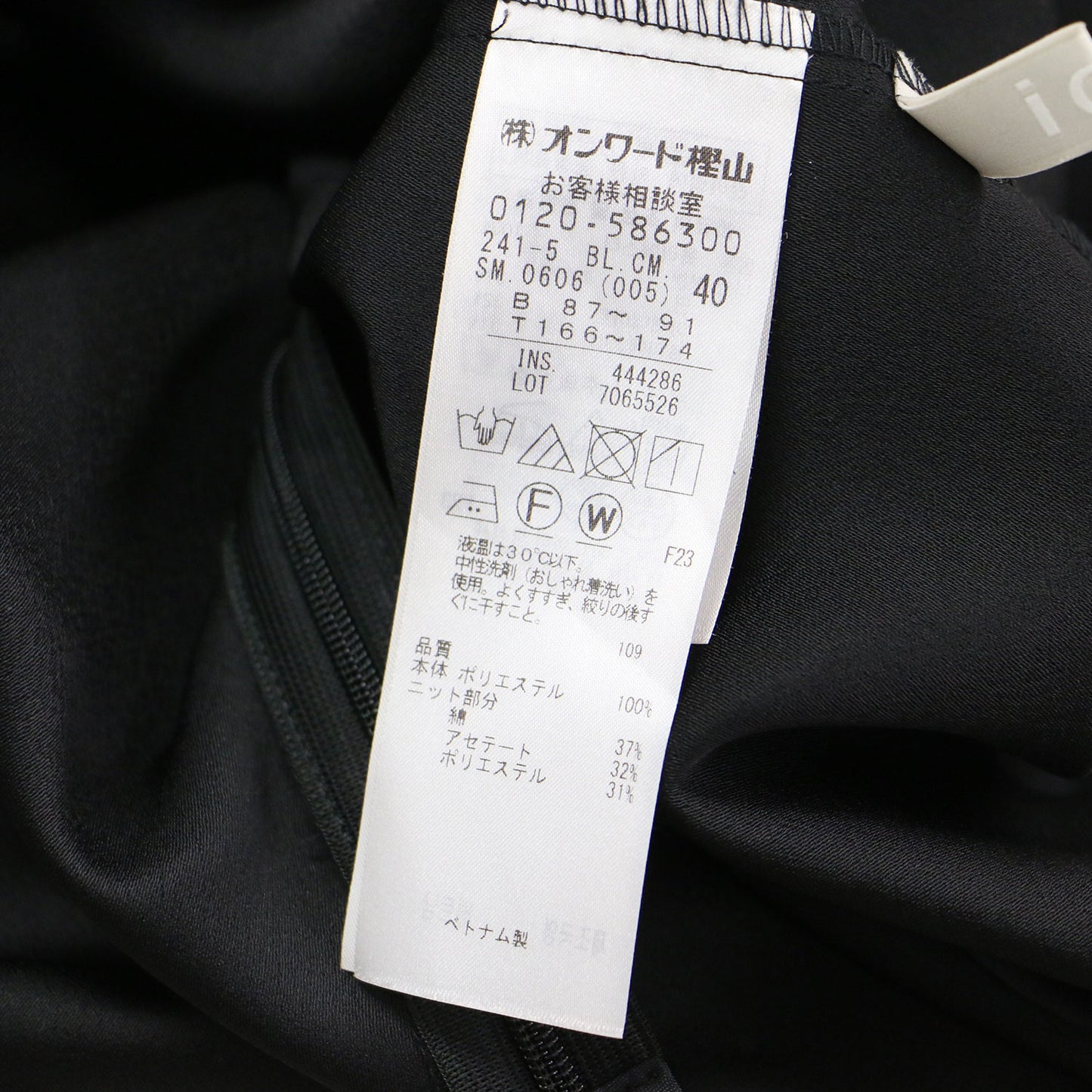 フルイドバックサテン ラウンドヘム プルオーバー / ブラウス フレンチスリーブ クルーネック