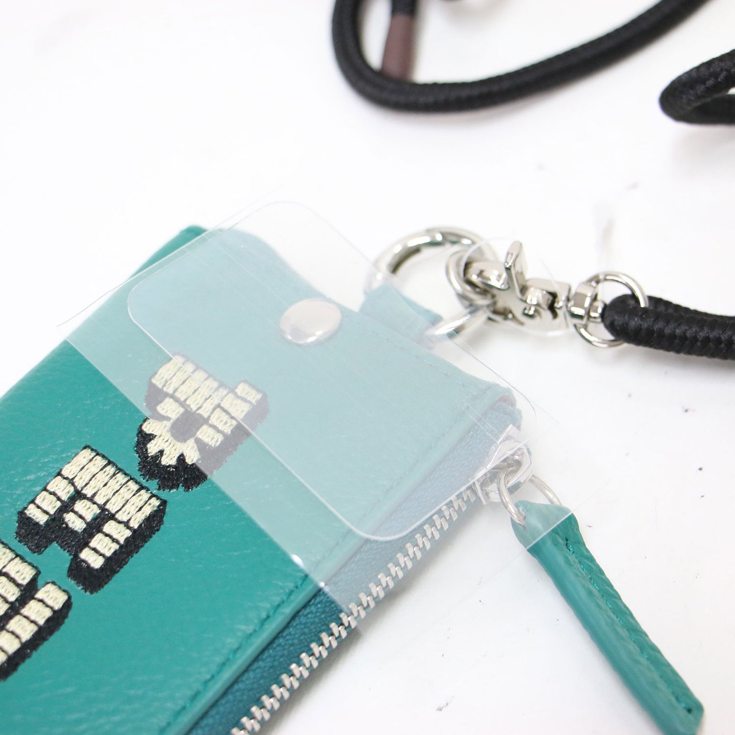 × PEZ 23秋冬 牛革モバイル ストラップ ショルダー / キーケース ポーチ ZOO柄 ロゴ 刺繍 カウレザー