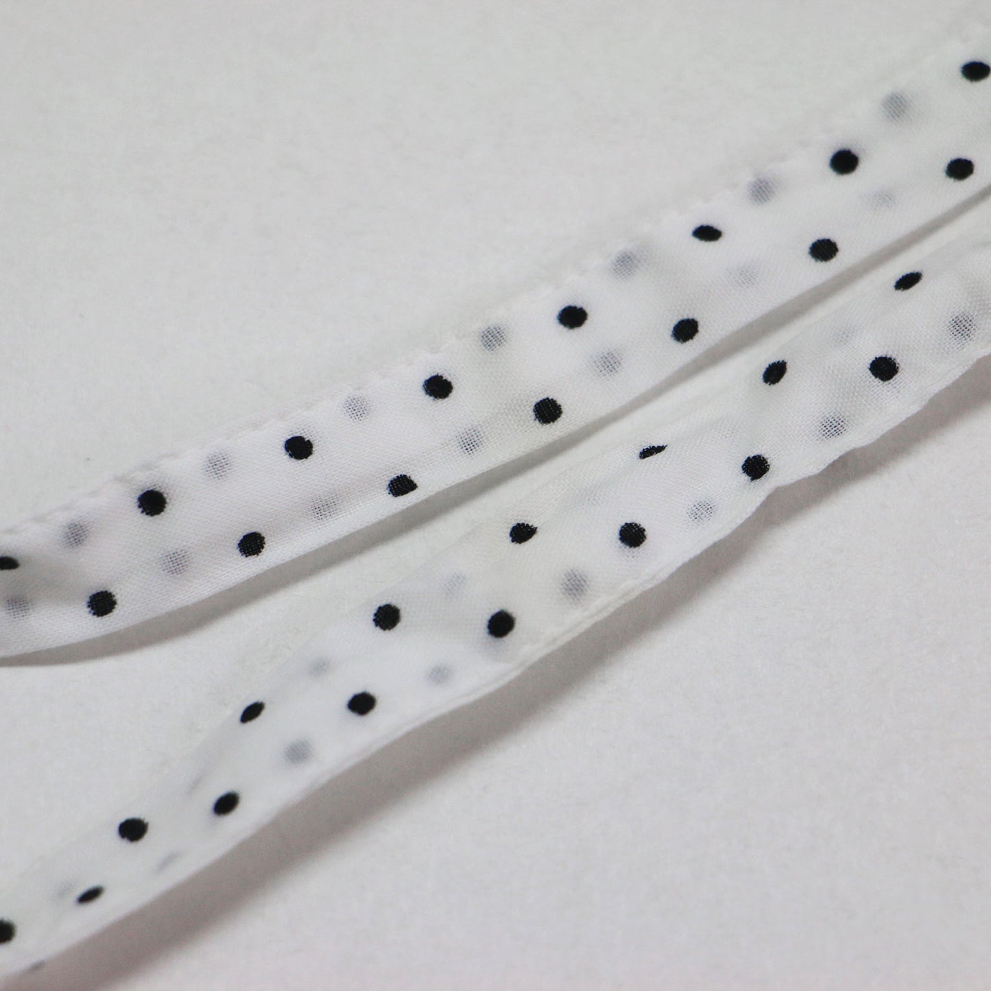 ドット ドローストリング シャツ / dots drawstring shirt プルオーバー クロップド丈 クルーネック ノーカラー 半袖 ドロップショルダー 薄手 総柄 比翼ボタン コットン ウォッシャブル