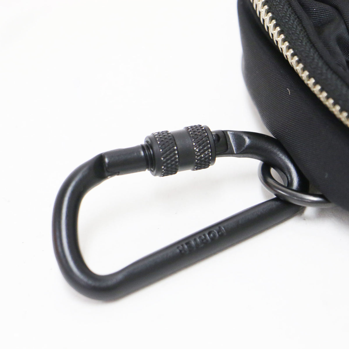 ミニショルダーバッグ / HOWL DAYPACK MINI ポシェット 肩掛け クロスボディ リュック マルチウェイ カラビナ ロゴ