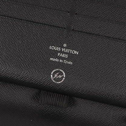 ×fragment design モノグラム・エクリプスフラッシュ・ジッピーオーガナイザー(M64645)