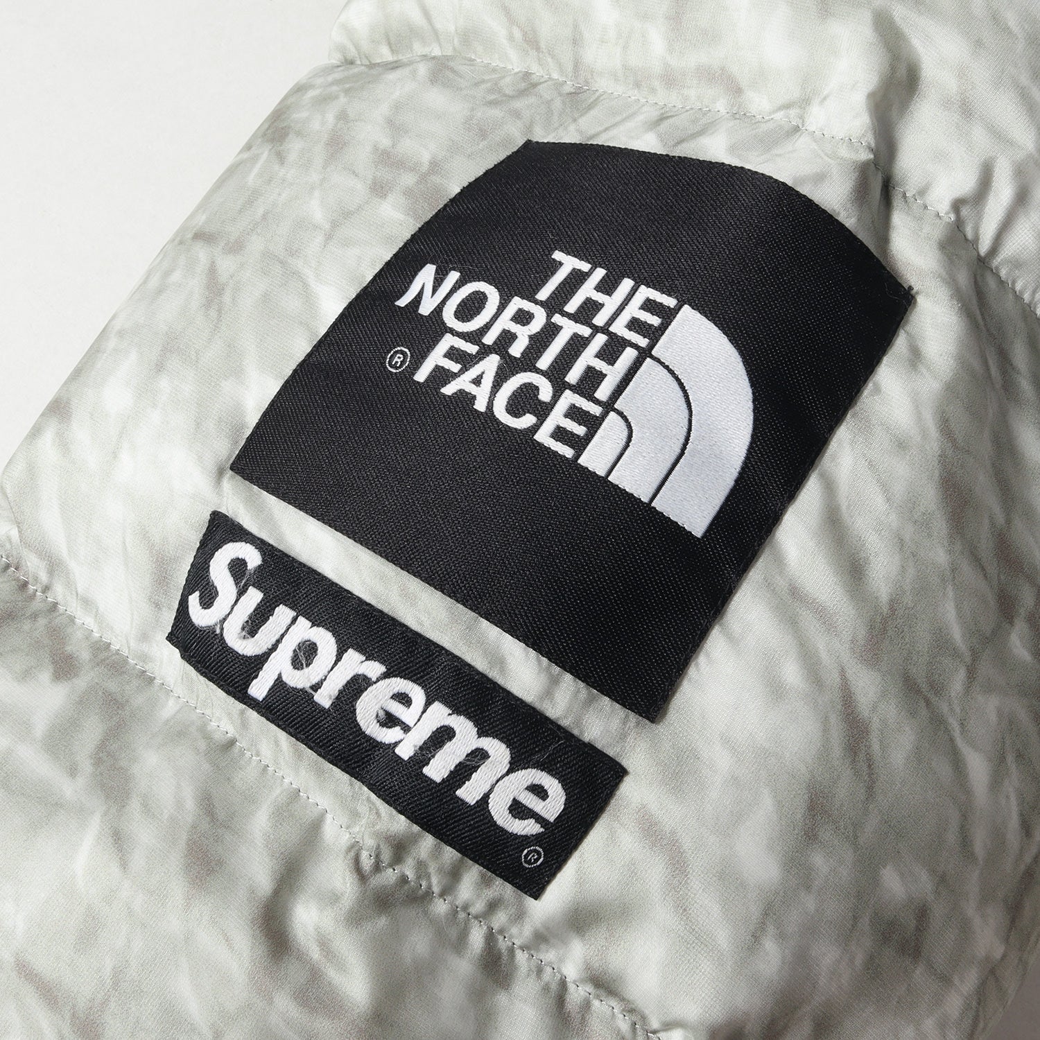 Supreme (シュプリーム) ×THE NORTH FACE ペーパープリント ヌプシ - Main Image