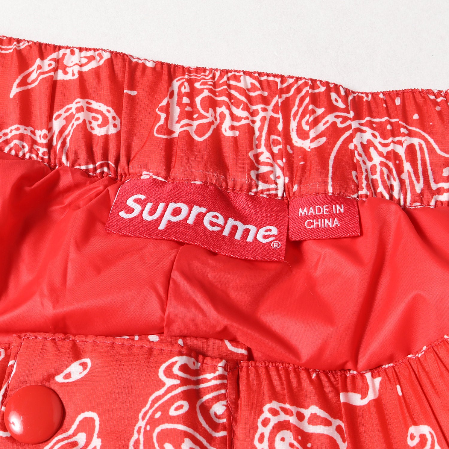 Supreme (シュプリーム) 22AW ペイズリー柄 マイクロ ダウンパンツ(Micro Down Pant) – ブランド古着の通販・買取 |  BEEGLE by Boo-Bee