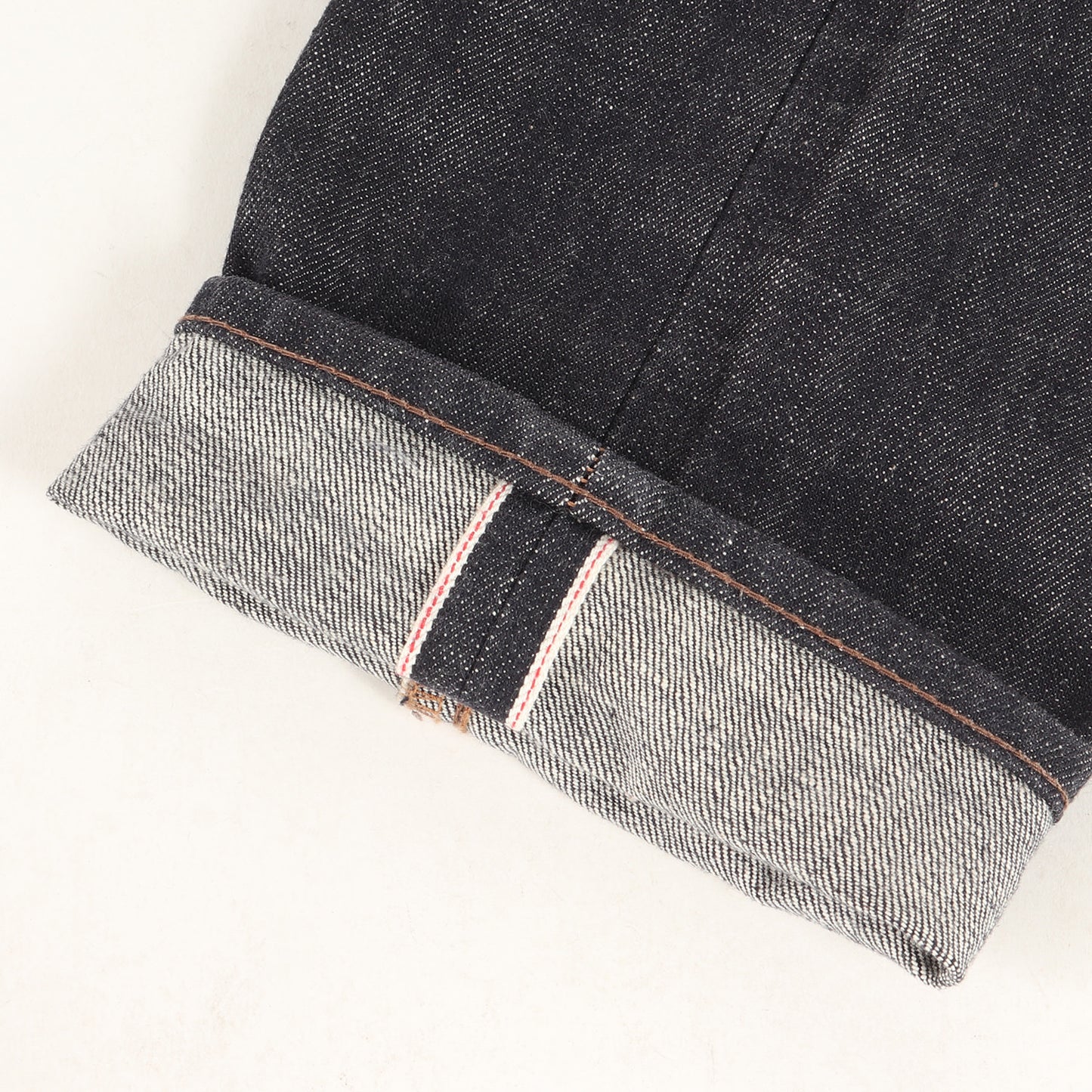 ストレート リジッド デニムパンツ(UNDISCOLORATION DENIM JEANS)