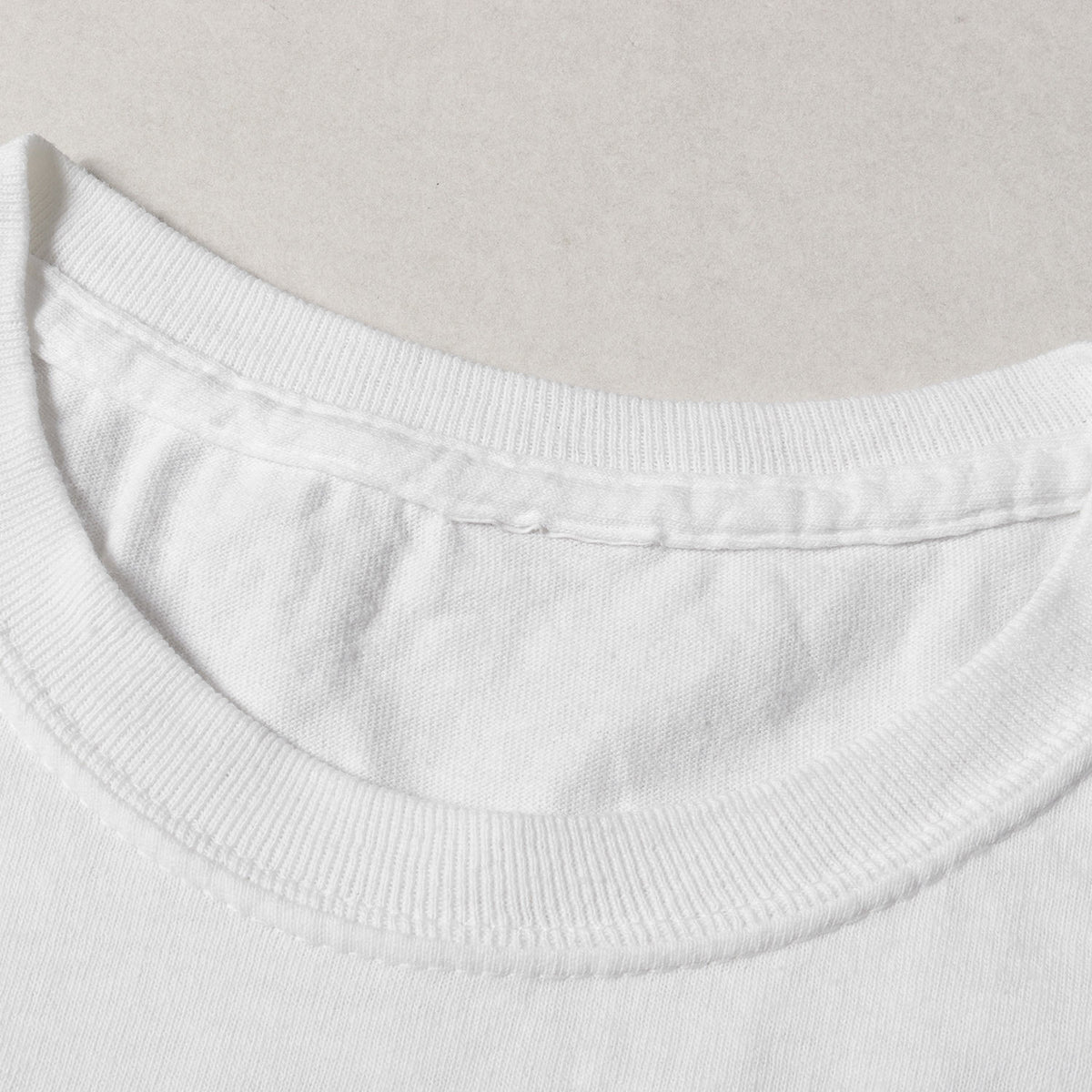 ×SAMS ロゴプリント Tシャツ