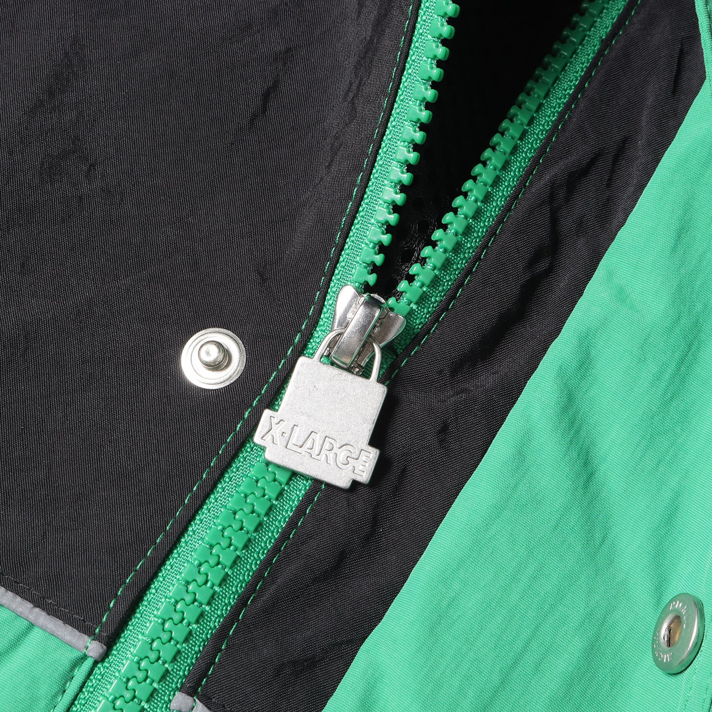 マルチ オアネルド ナイロン トラックジャケット(MULTI PANELED NYLON JACKET)